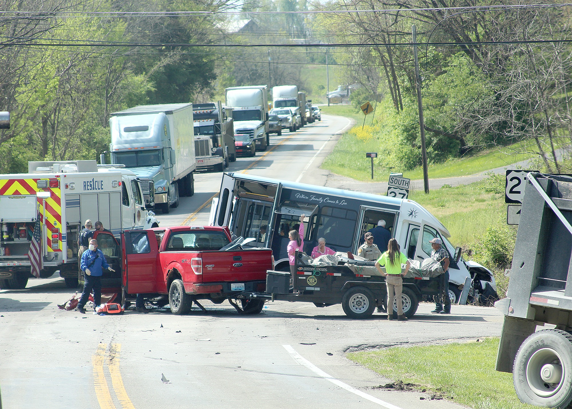 Several people hurt in Cynthiana crash