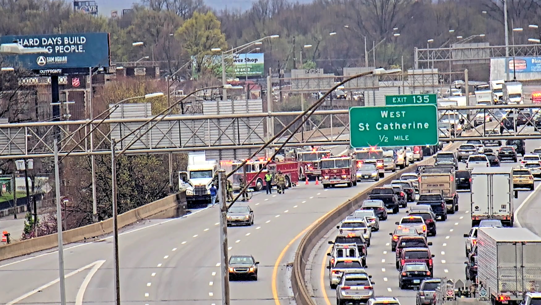 traffic様 Traffic on I-65 back open after semitruck caught fire