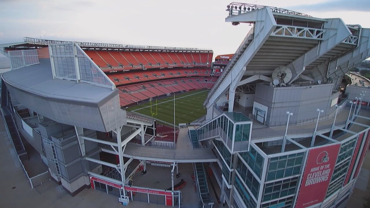 Browns, Cleveland leaders meet about lakefront and stadium