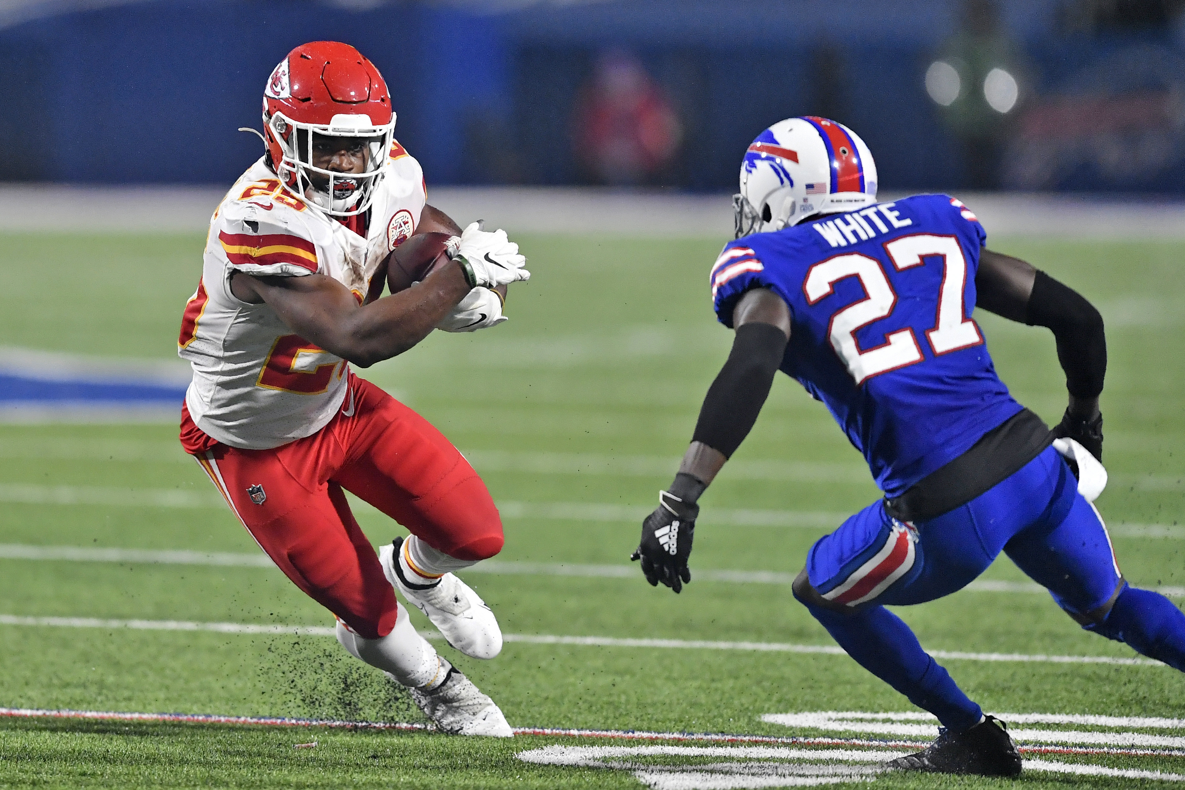 Chiefs rookie cornerback L'Jarius Sneed has broken collarbone