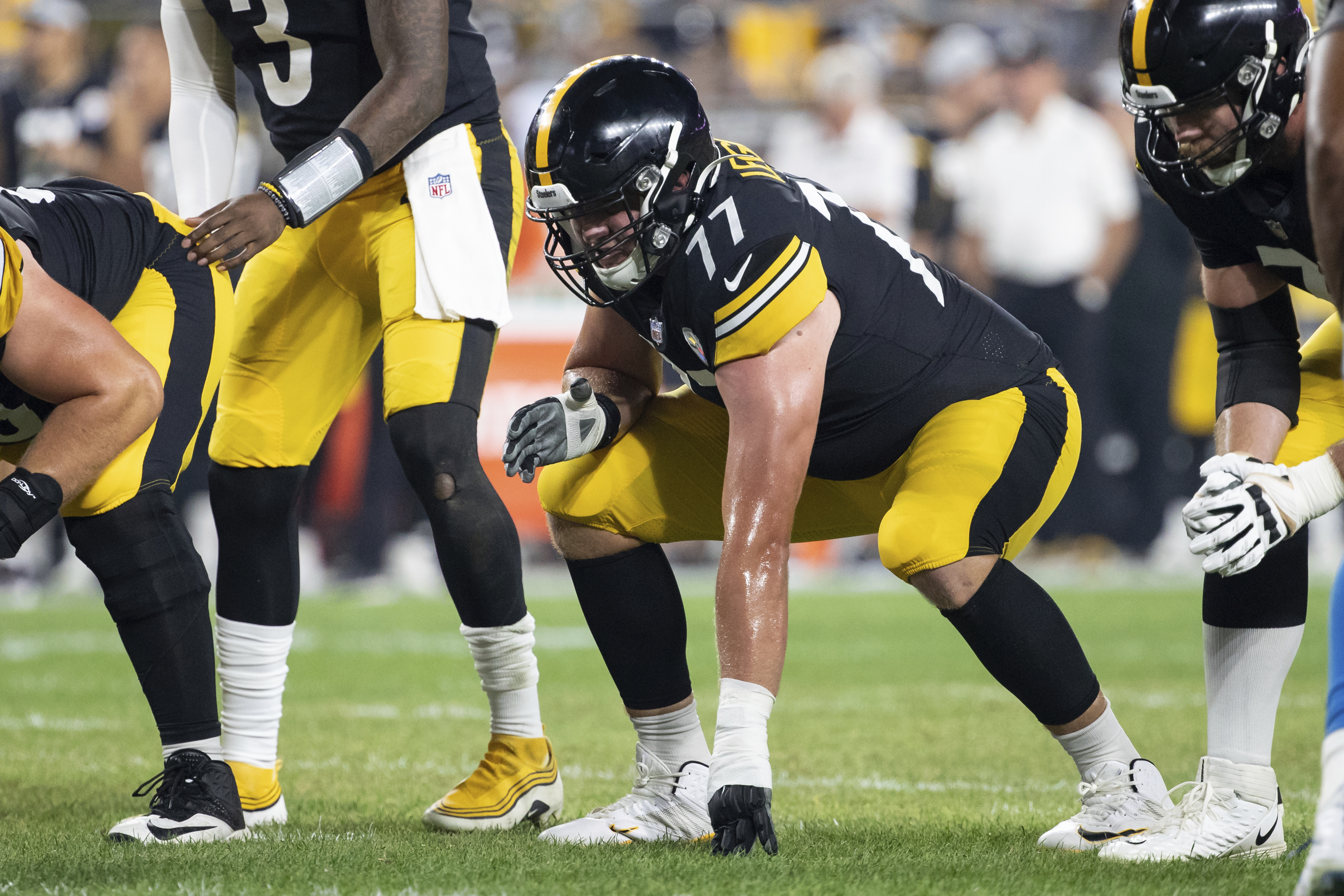 Pittsburgh Steelers sign John Leglue to the practice squad