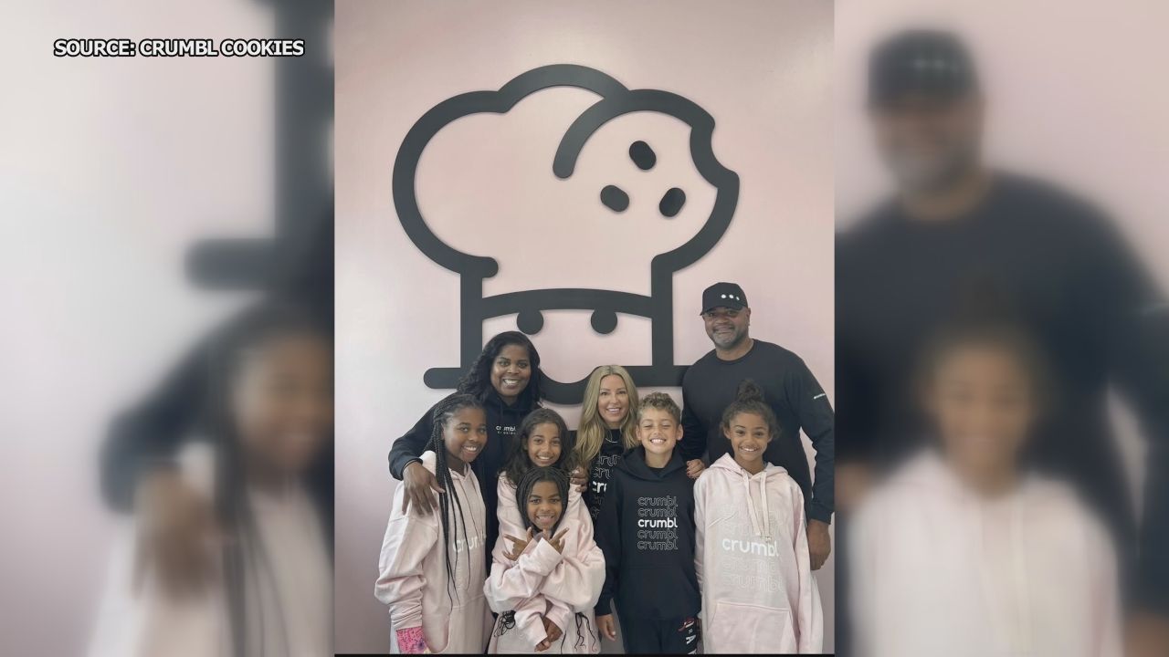 Cleveland Cavaliers coach JB Bickerstaff opens Crumbl Cookies