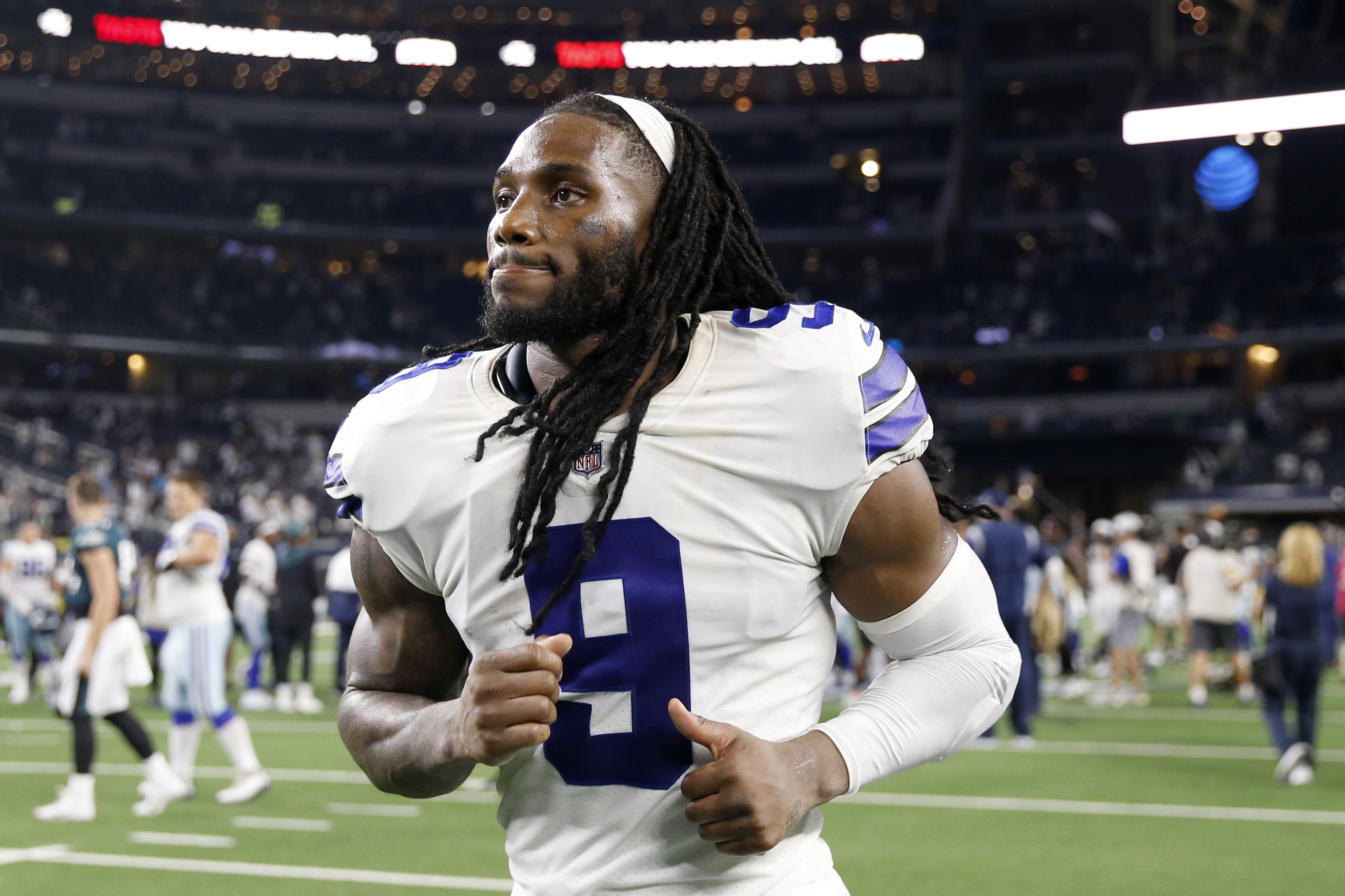 Dallas Cowboys outside linebacker Jaylon Smith (54) walks off the