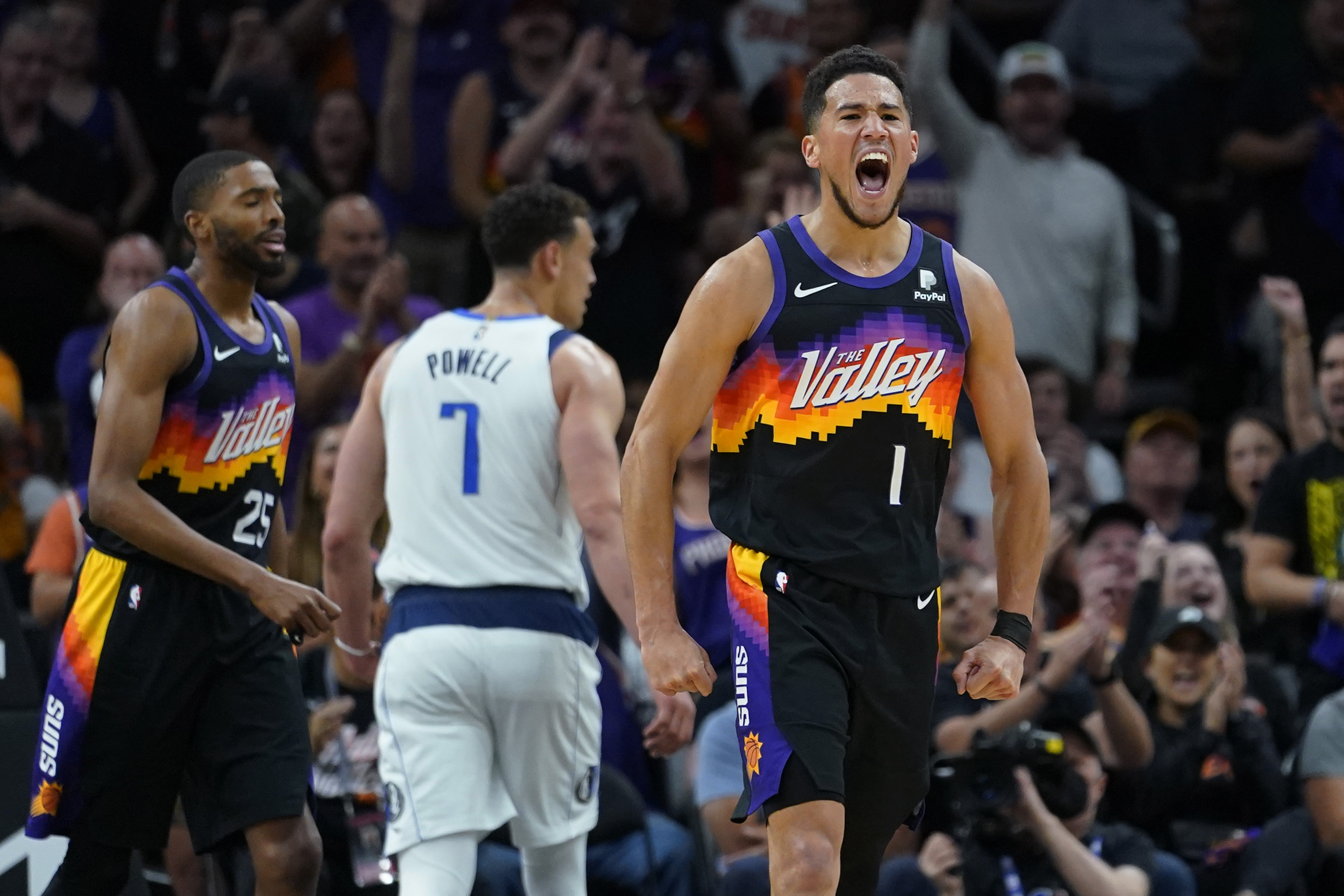 Devin Booker leads Phoenix Suns to 30-point blowout, 3-2 series lead over  Los Angeles Lakers, NBA News