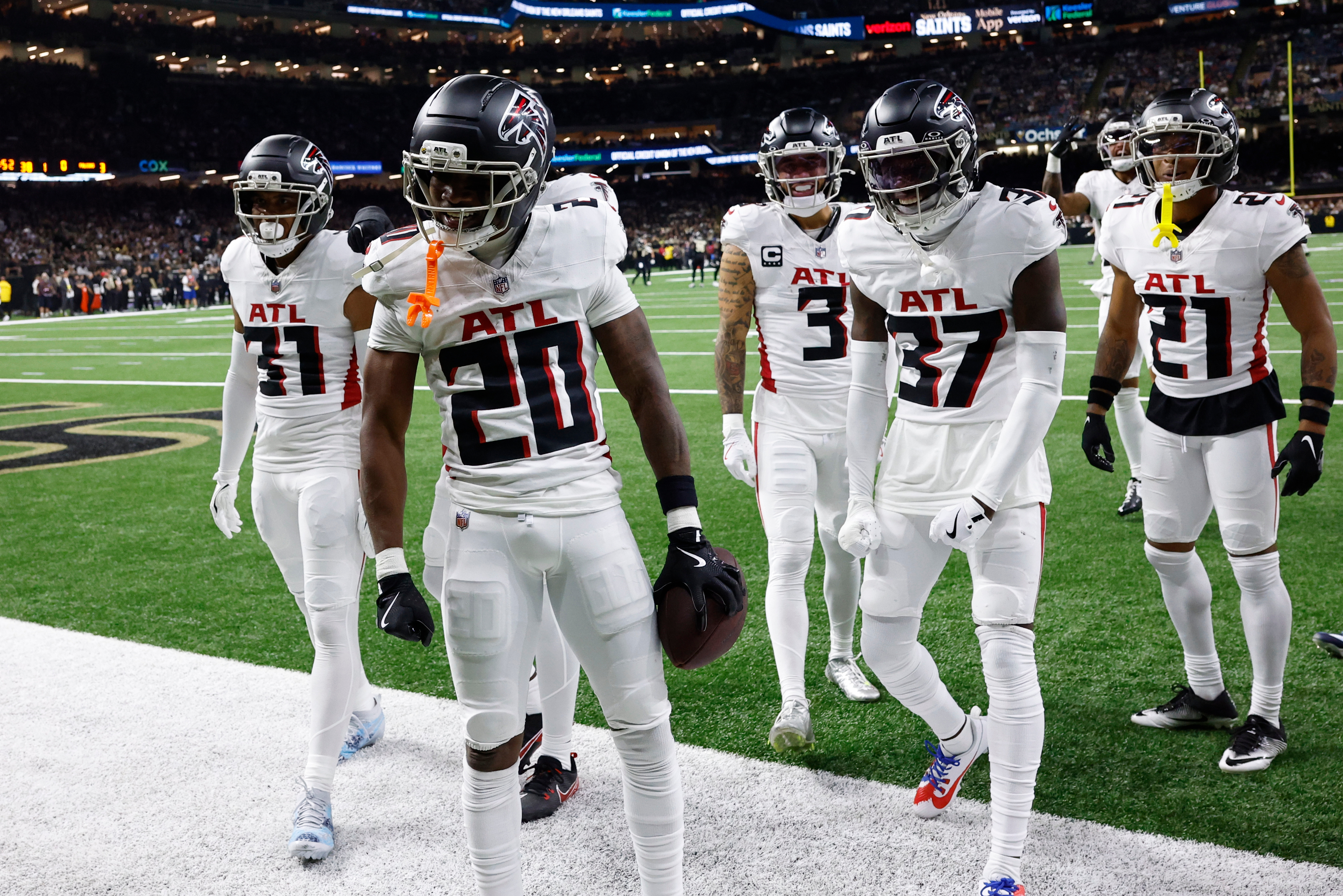 【激レア　未開封】NFL　マクファーレン　2pack　★ディオンvsライス★ Bijan Robinson's best plays from 2-TD game vs. Panthers | Week 11