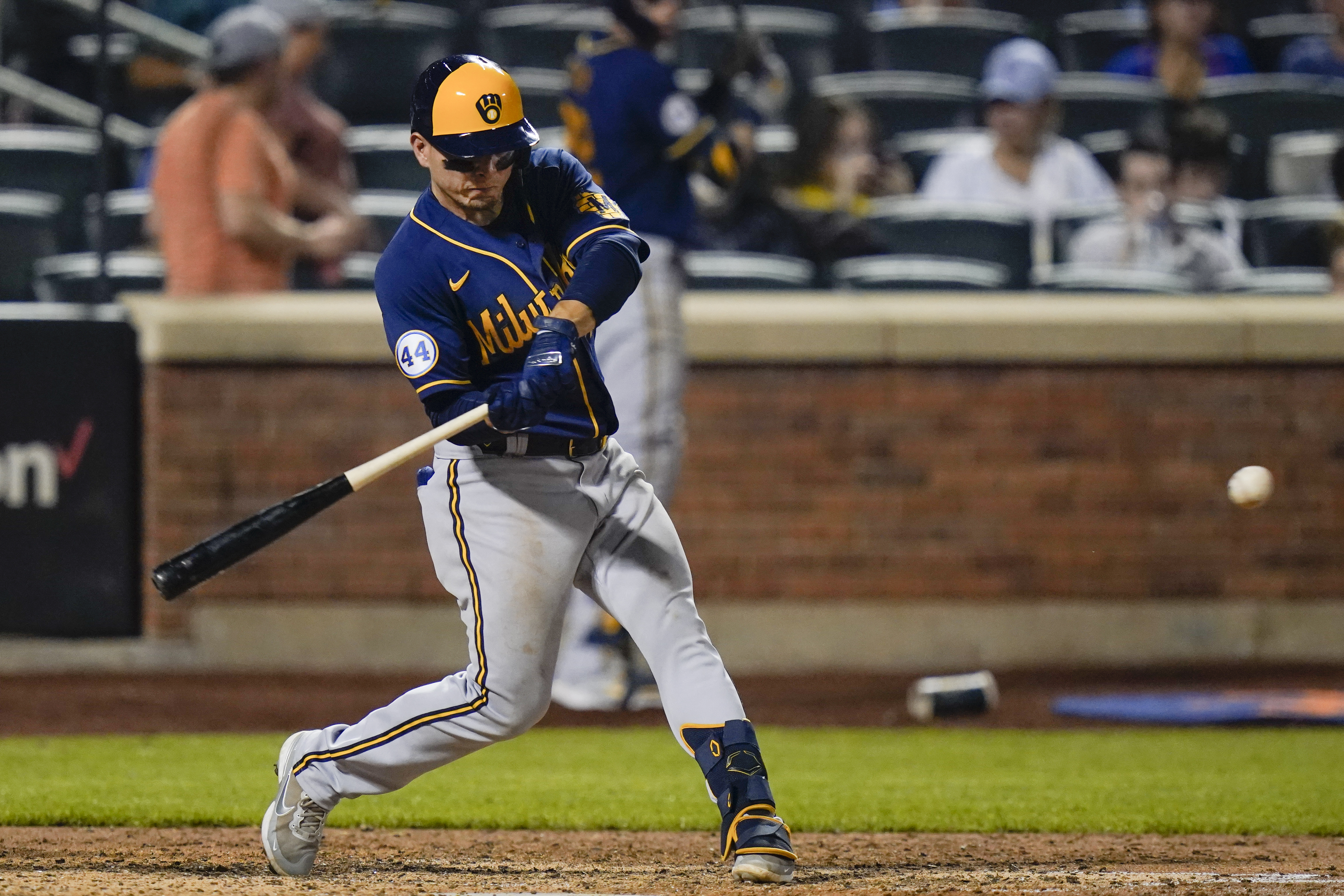 Milwaukee Brewers: Daniel Vogelbach should be on roster no matter what