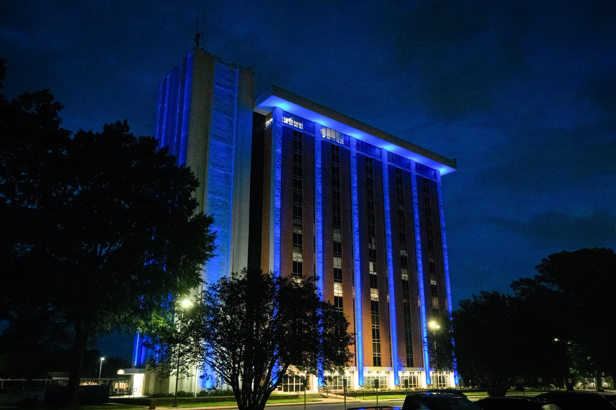 ARDOT Highlights Human Trafficking Awareness with Blue Light Display