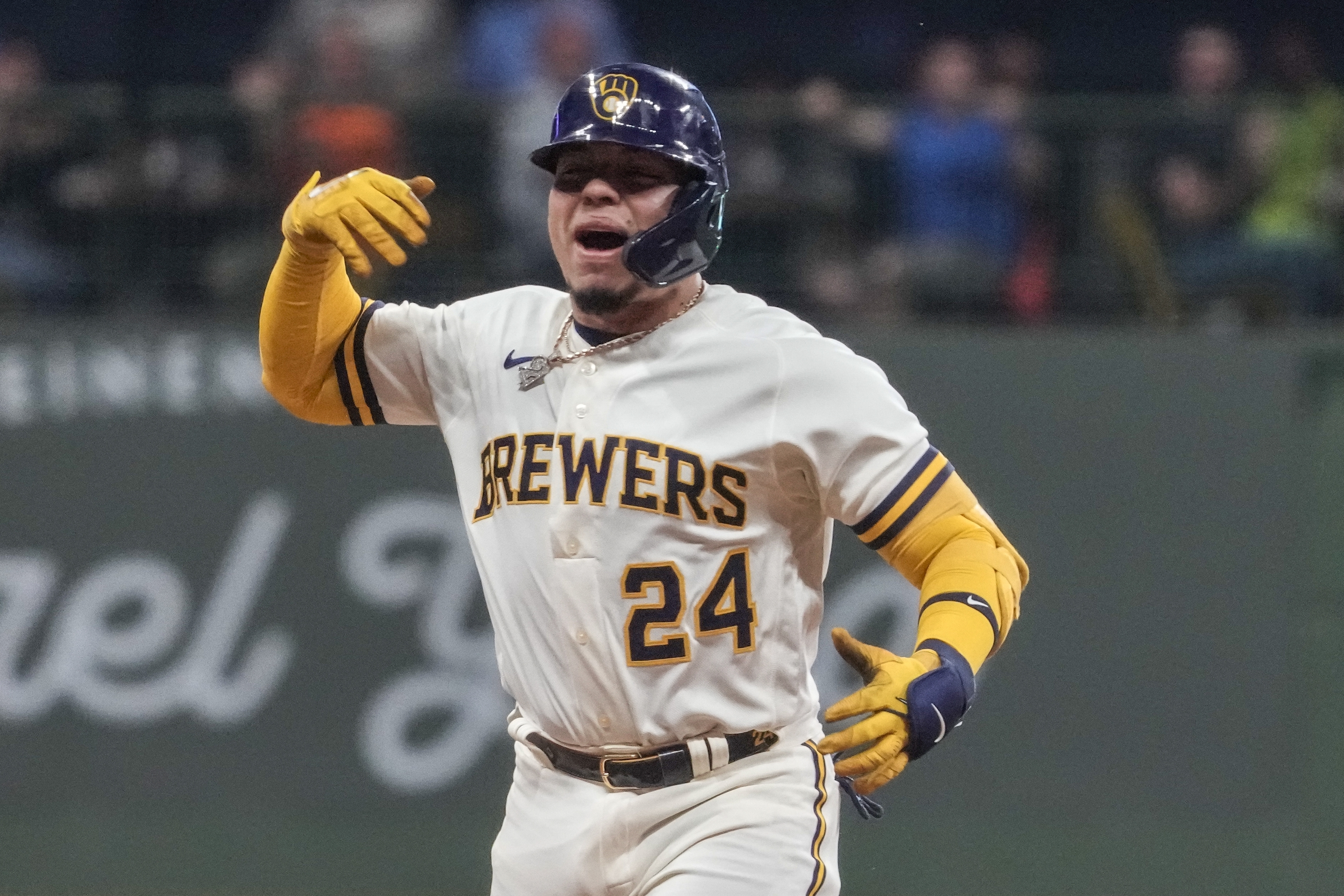 Workday Wednesday: Milwaukee Brewers' Willy Adames and Luis Urias Swing  Changes 