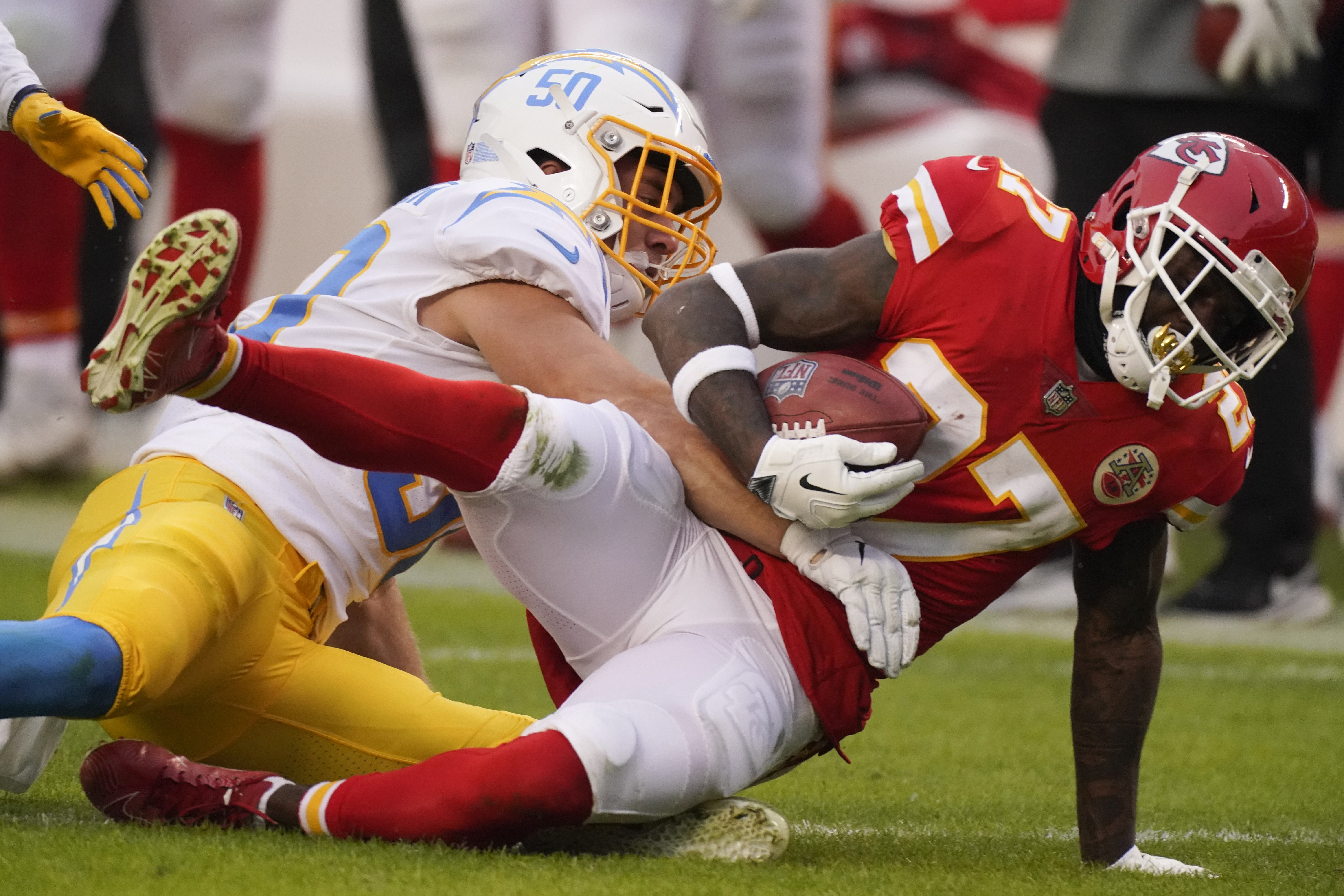 Chiefs rest key players, lose regular season finale