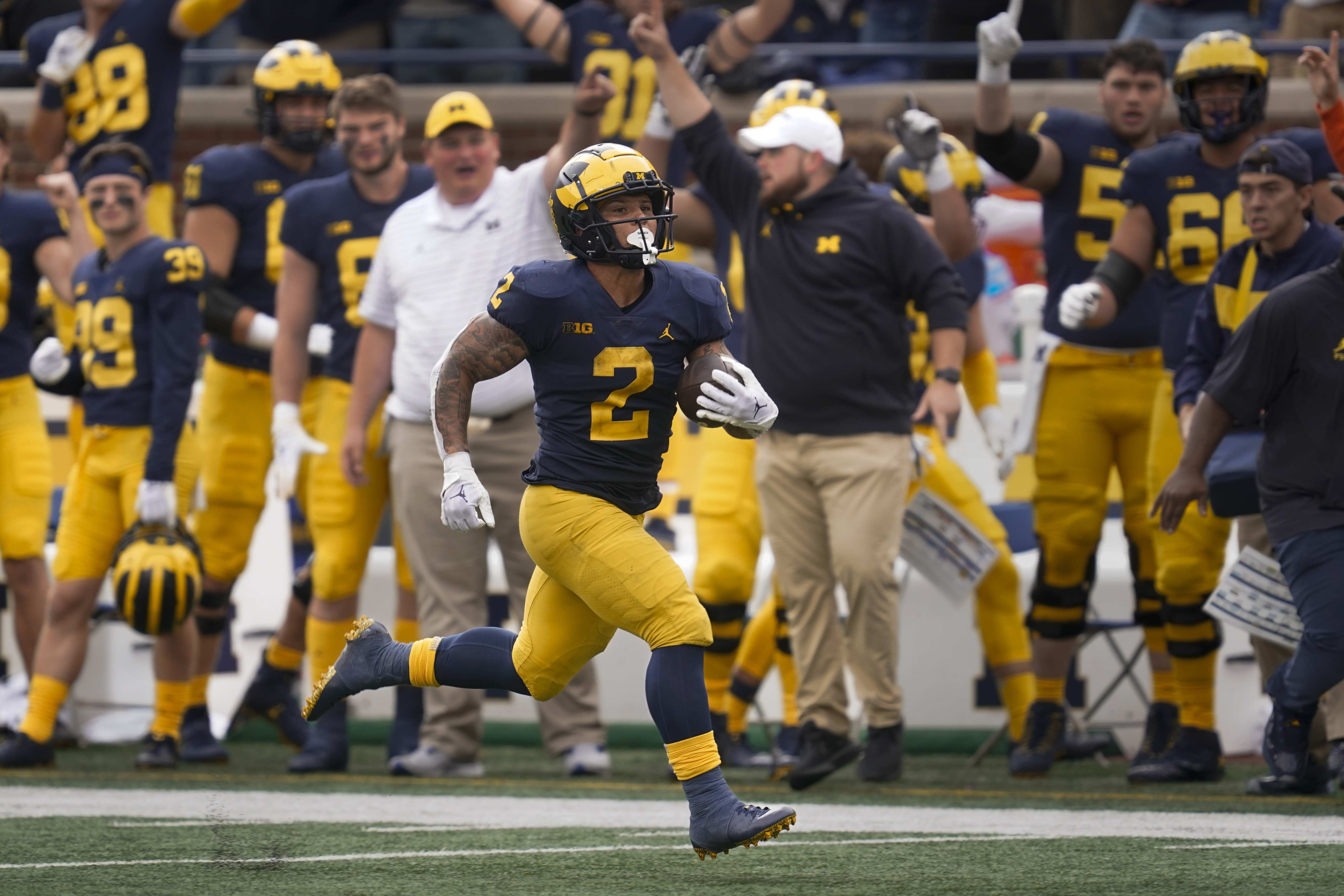 Corum s 243 yards 2 TDs lead No. 4 Michigan past Maryland