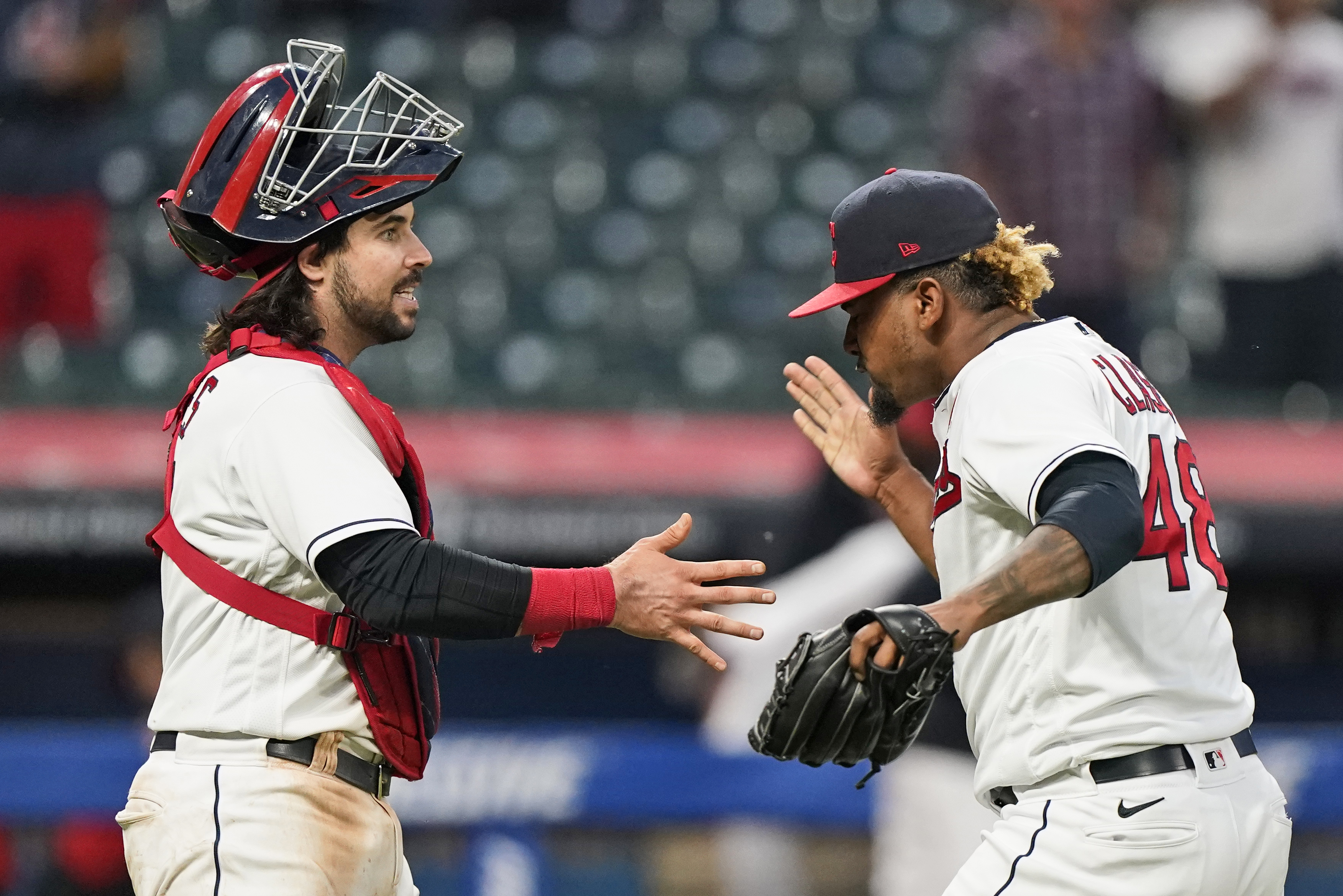 Jose Ramírez homers as Indians beat White Sox 3-1 for DH split