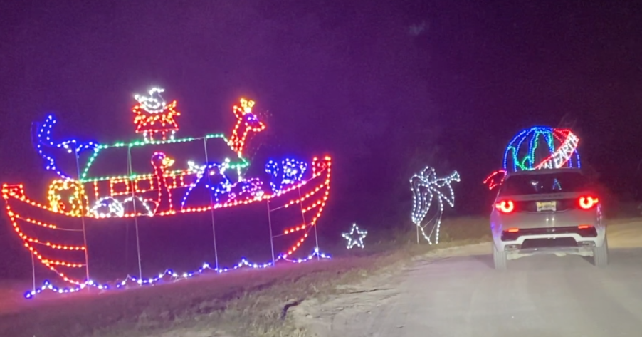 Ocala Christmas Lights 2022 Everybody Loves Christmas Lights': Marion County Residents Kick Off The  Holidays With The Ocala Christmas Light Spectacular