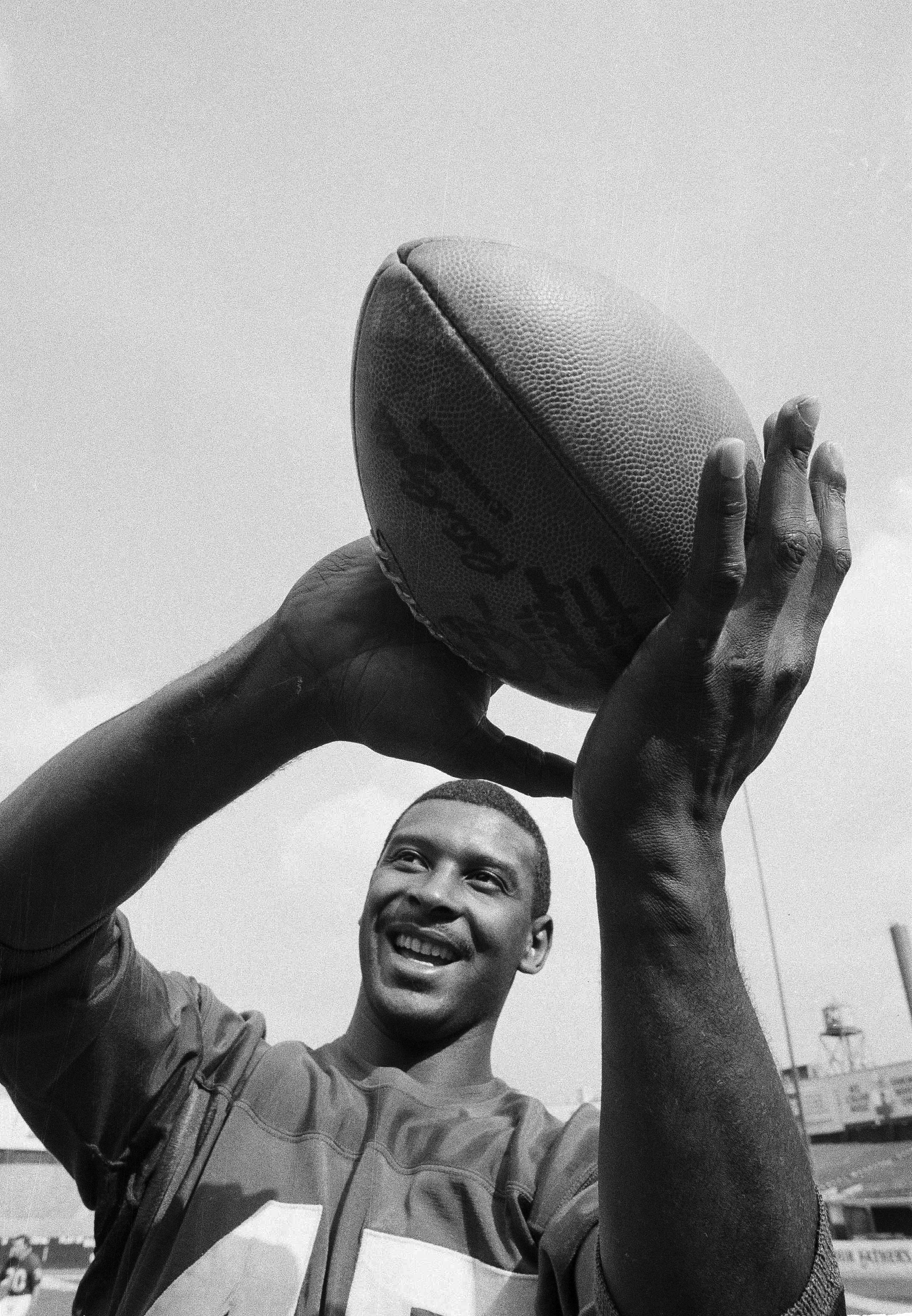 Homer Jones, former NFL star credited as first player to spike football  after TD, dead at 82