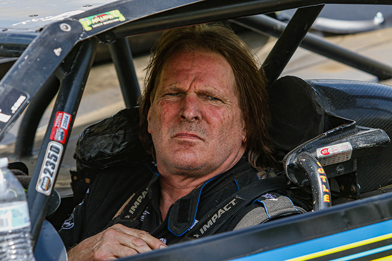 Hall of fame race car driver Scott Bloomquist dies in plane crash on family  farm