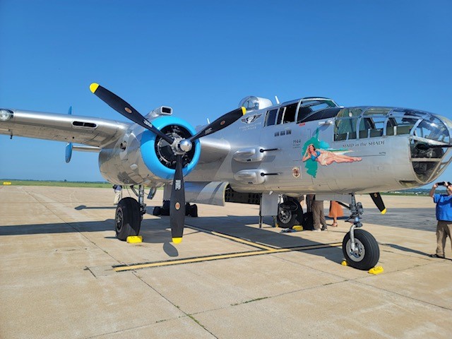 けた G&F Co BOMBER SWEATER MOCA 爆撃機 WWII B-25 Mitchell bomber to make stop in Cape Girardeau