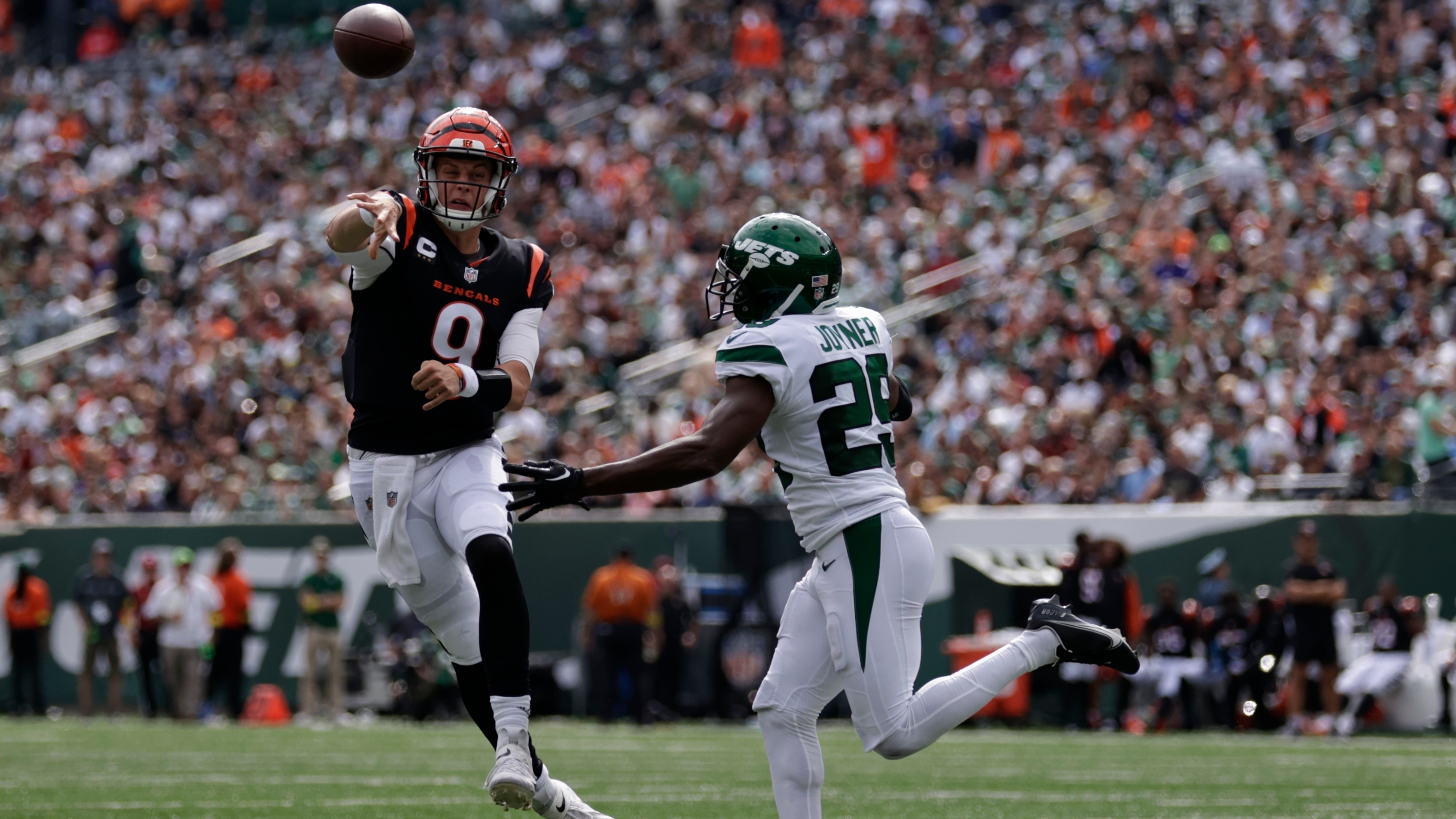 EAST RUTHERFORD, NJ - SEPTEMBER 25: Cincinnati Bengals quarterback