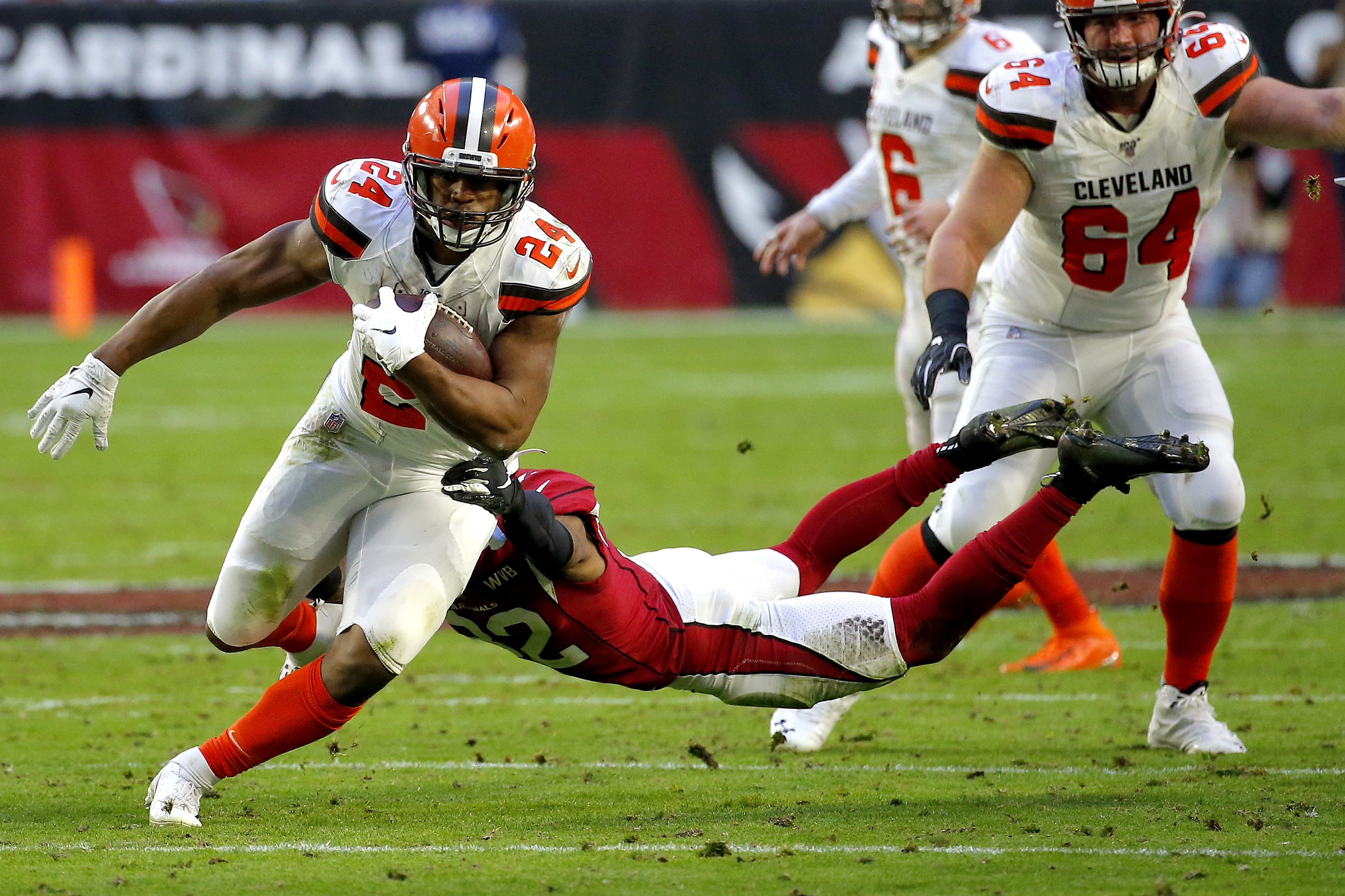 Nick Chubb closed for Cleveland Browns with assist from Joel Bitonio