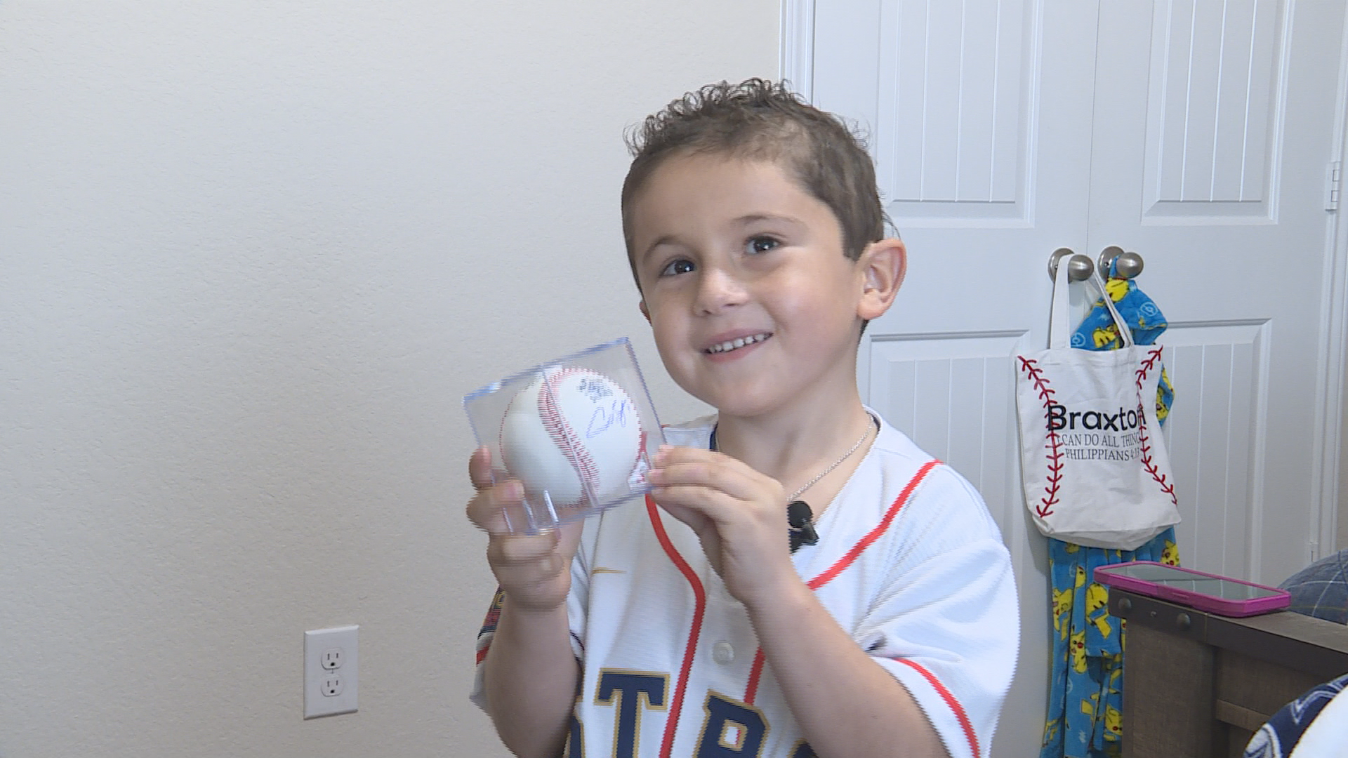 Alex Bregman surprises kid with World Series tickets, makes his dreams come  true
