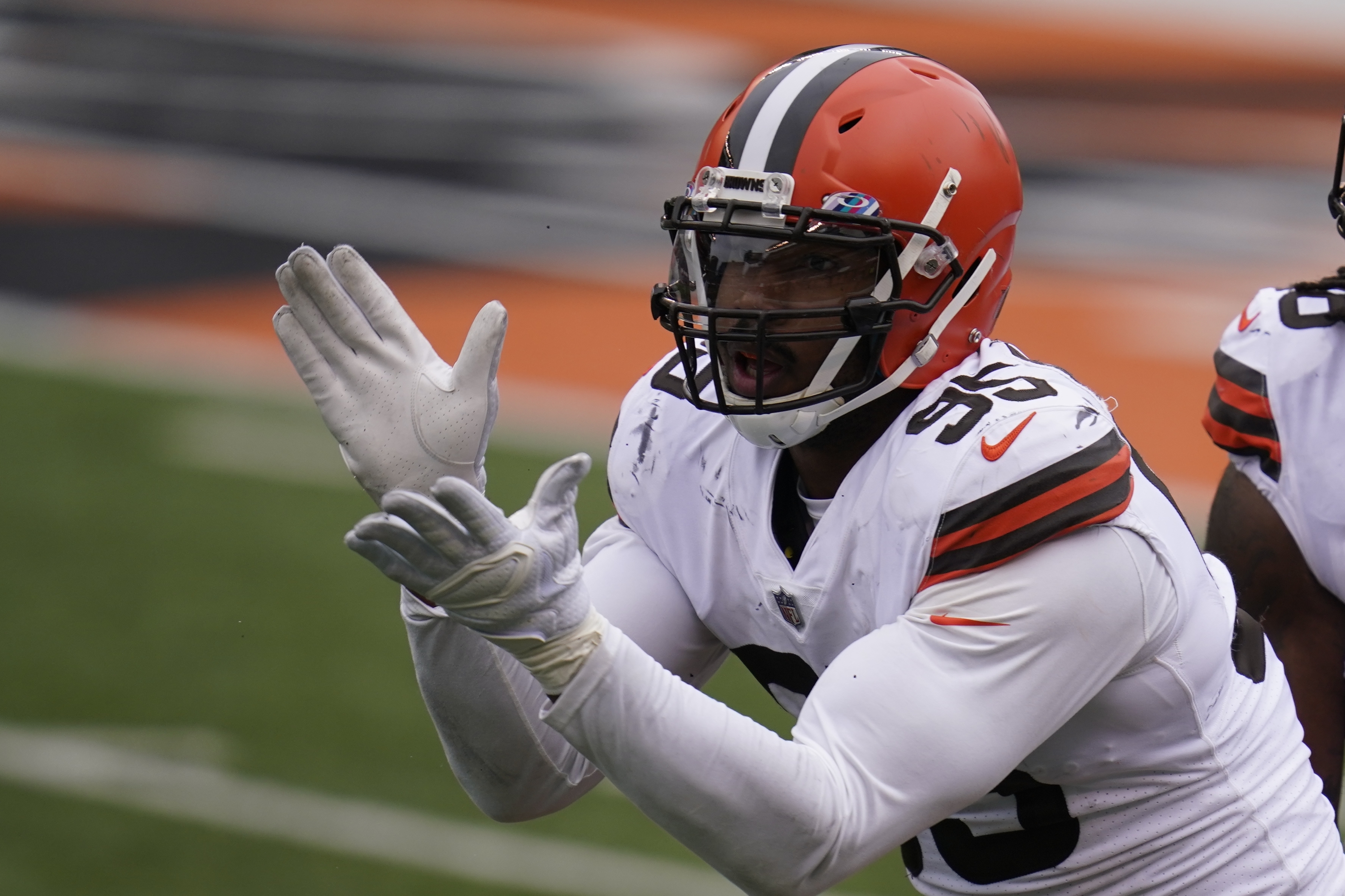 Joel Bitonio named Browns' Walter Payton Man of the Year 