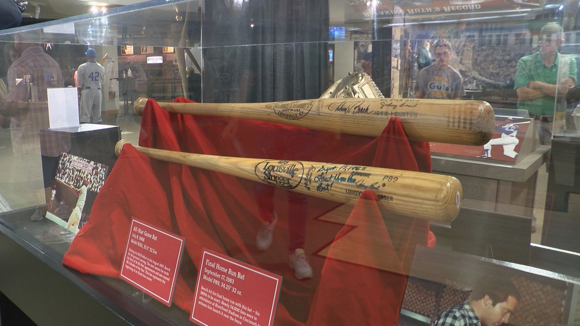 Johnny Bench Memorabilia Brings Nearly $2 Million at Louisville Slugger  Auction