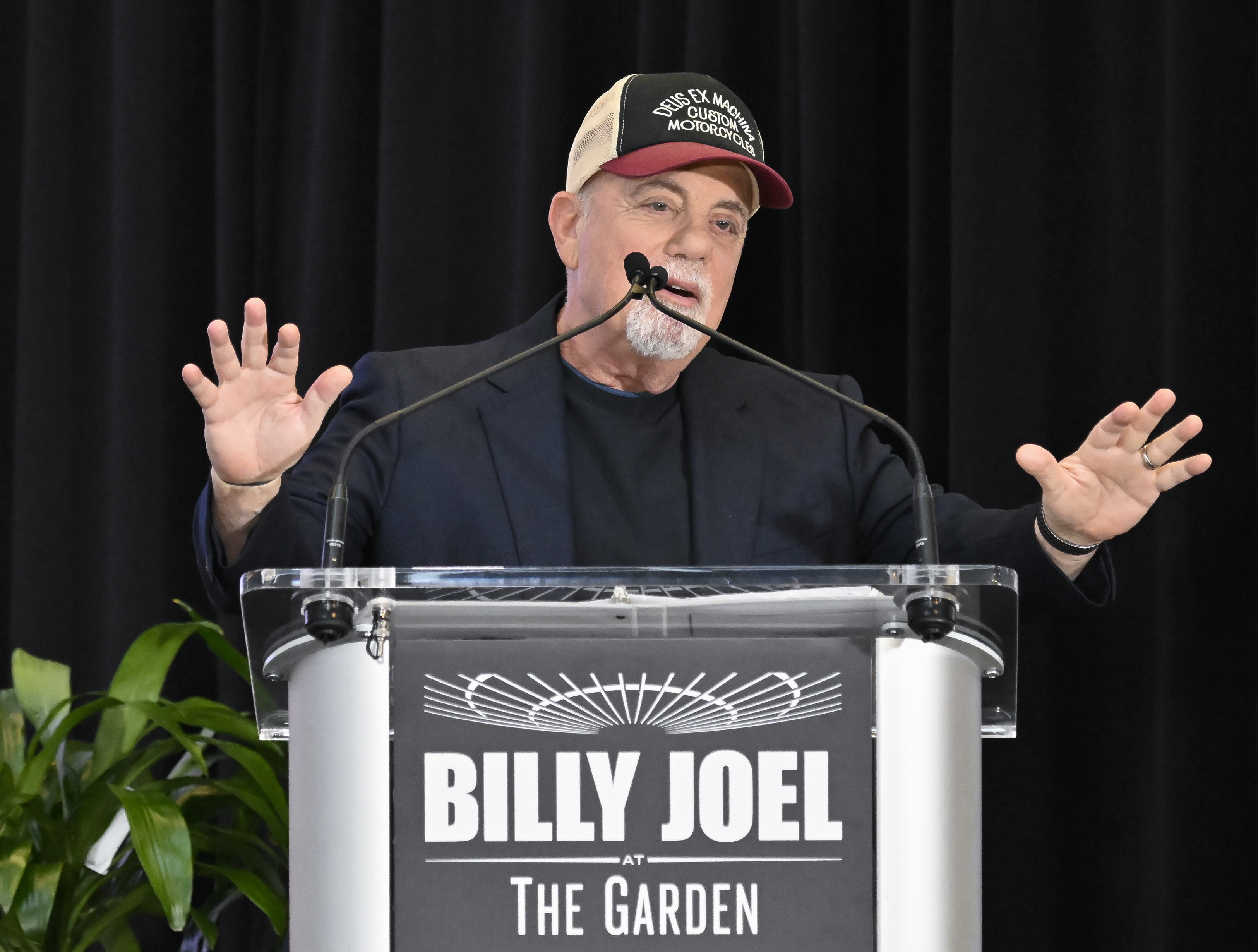 Billy Joel to end his record-breaking concert series at Madison Square Garden in 2024 pic pic