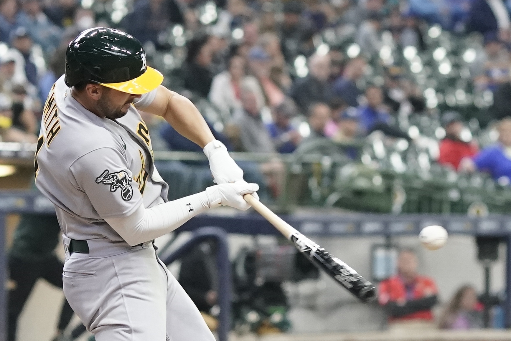 Oakland A's make it 7 straight wins with a 2-1 victory over the Tampa