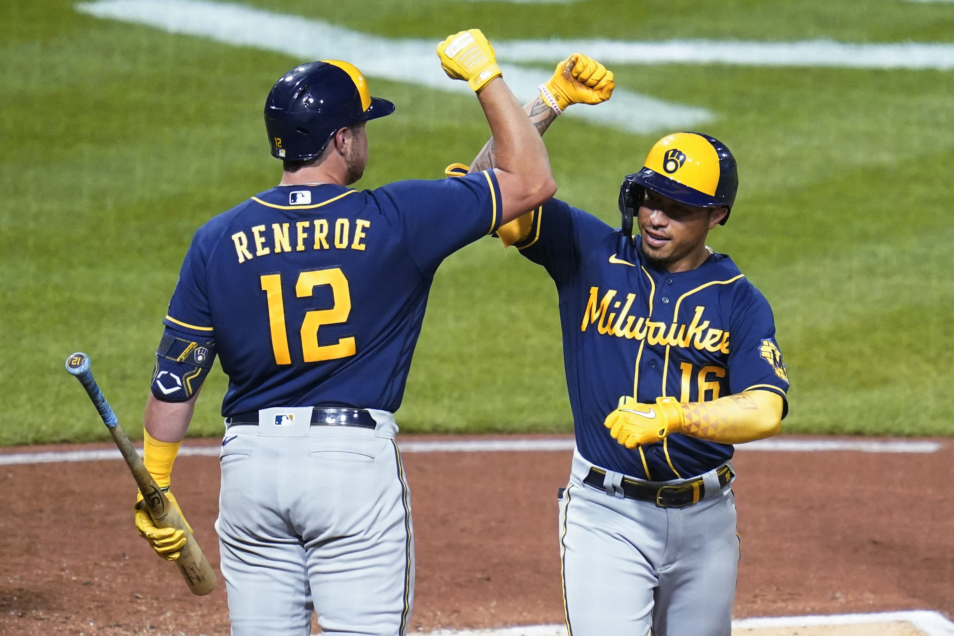 3 keys for Milwaukee Brewers after Kolten Wong trade