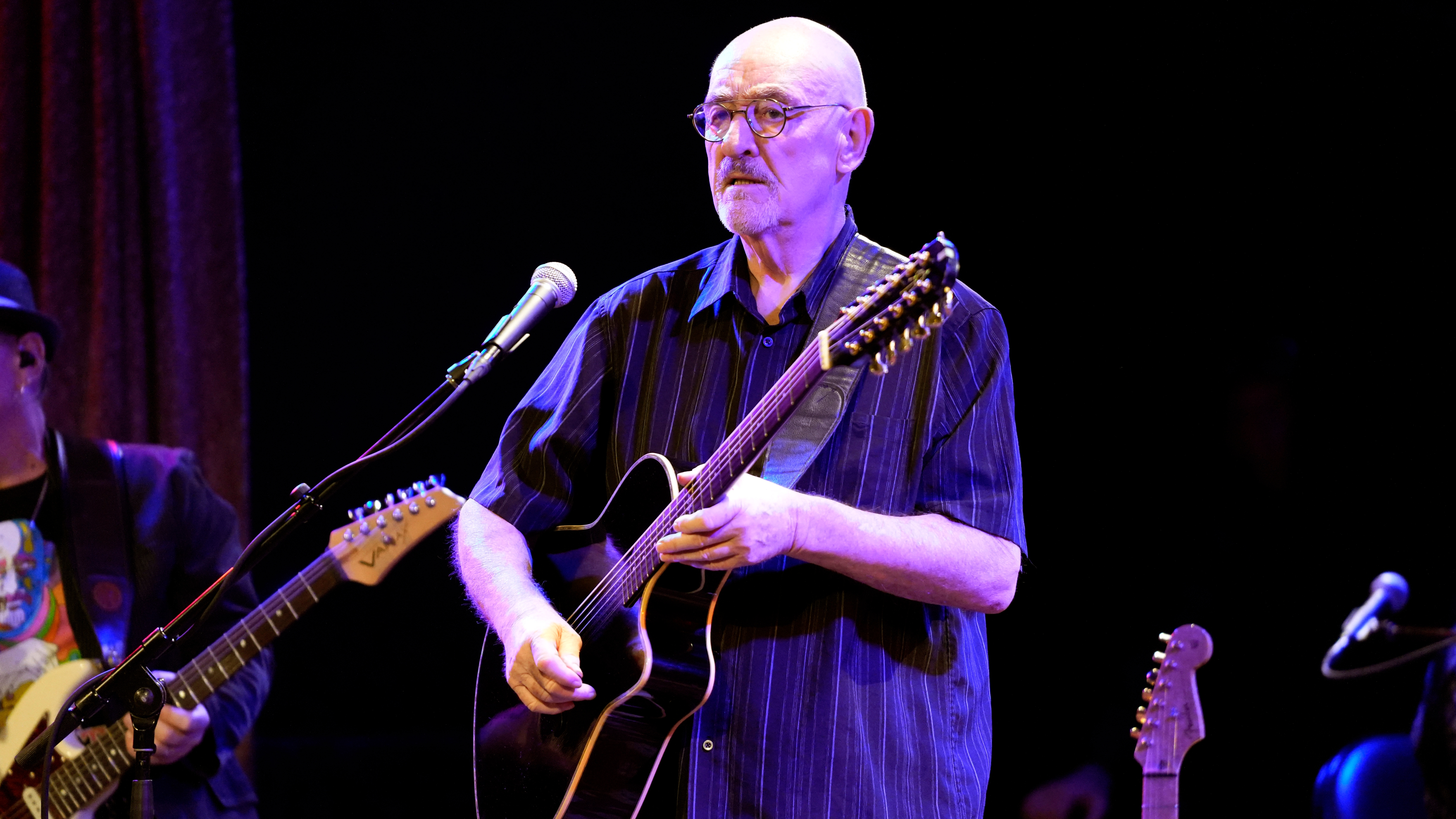 Iconic guitarist and Rock Hall legend Dave Mason dies at 79 