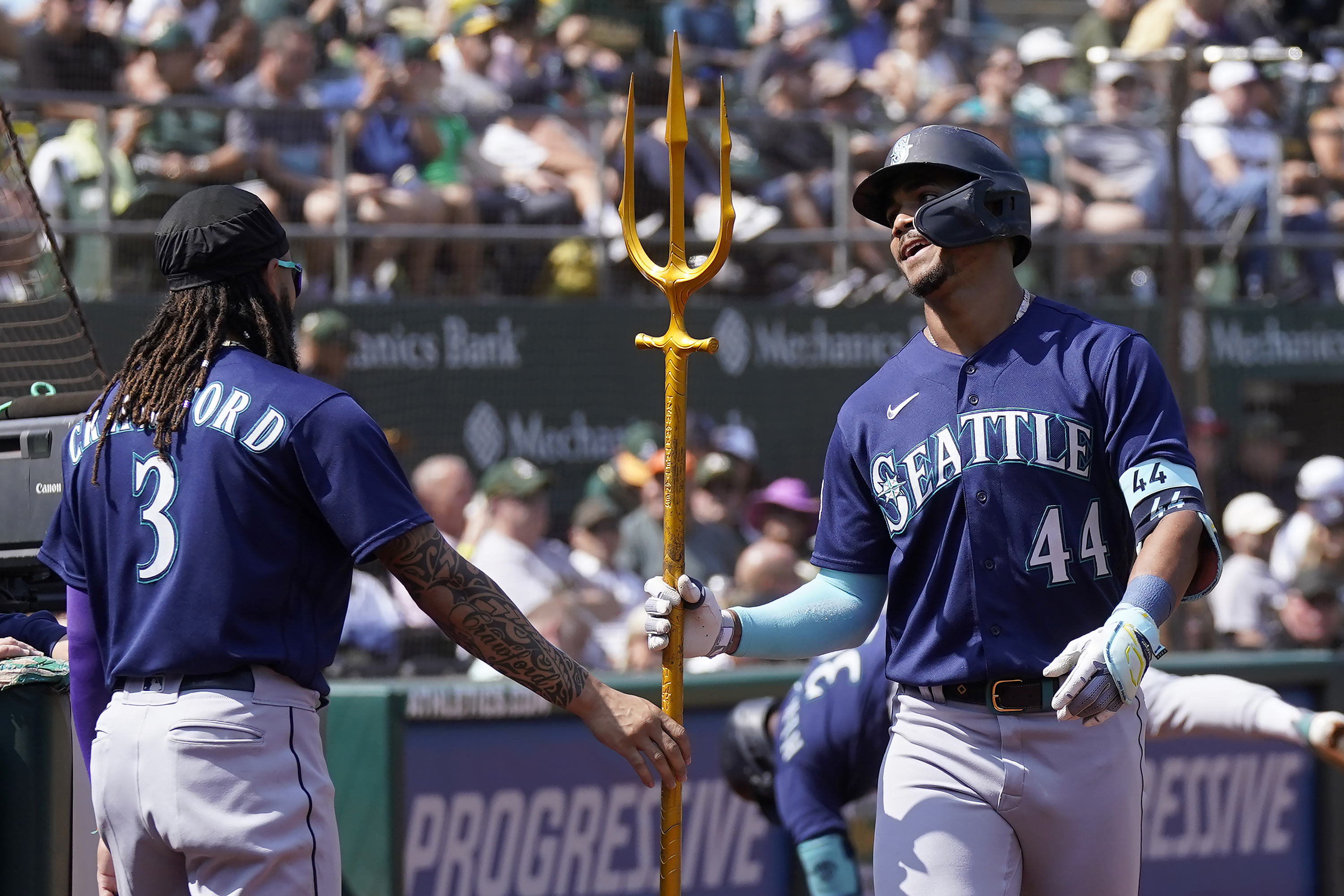 Mariners clinch first postseason berth since 2001 on walkoff home run