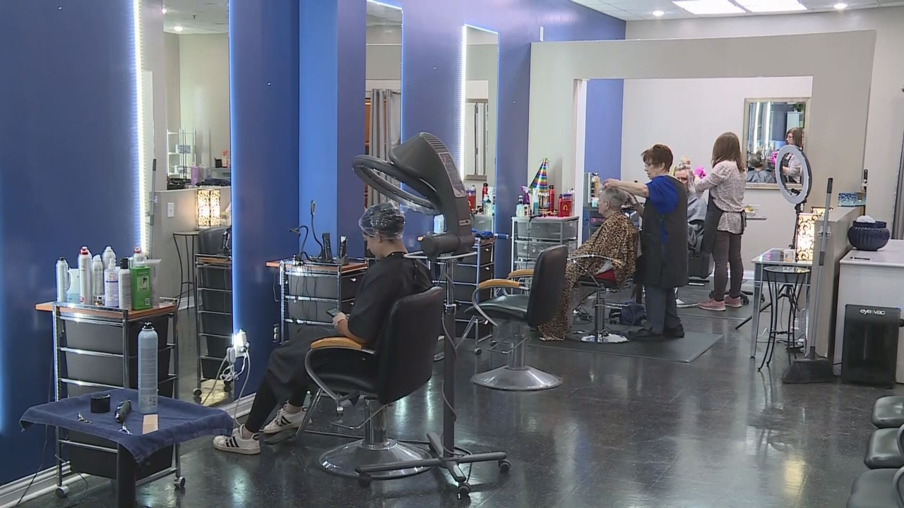 Lexington customers rush to squeeze in last-minute salon appointments