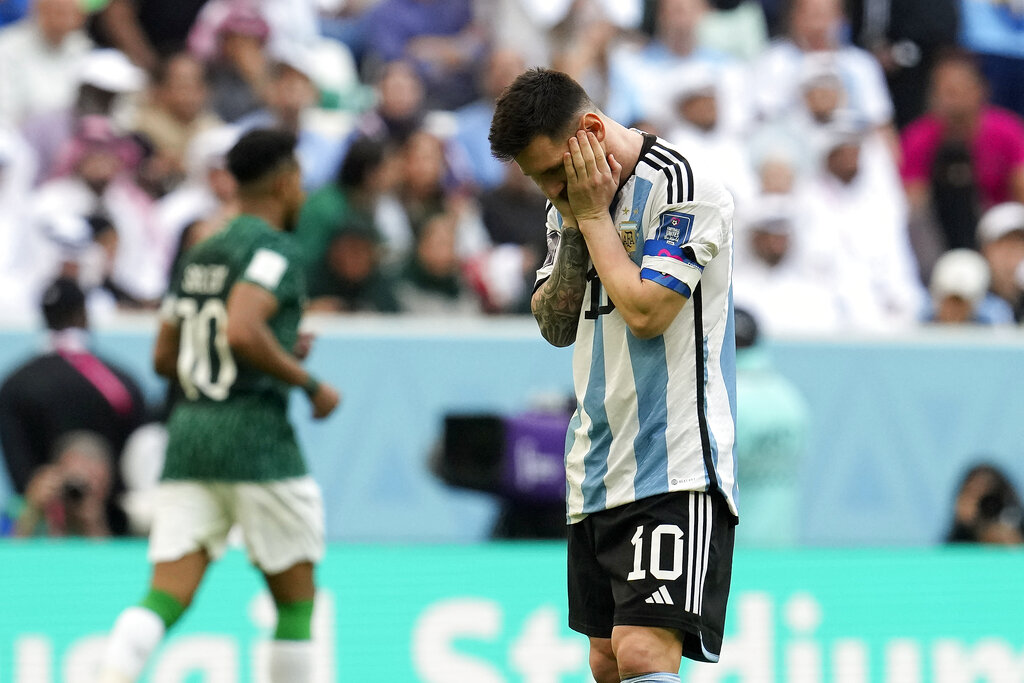 Lionel Messi poses in 1994 Argentina World Cup kit, release