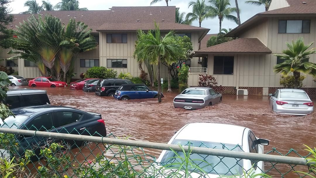 7 rescued from submerged cars in Maui flood; state under Flash Flood Watch