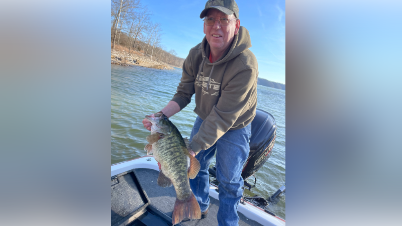 Hoosier angler catches state record smallmouth bass