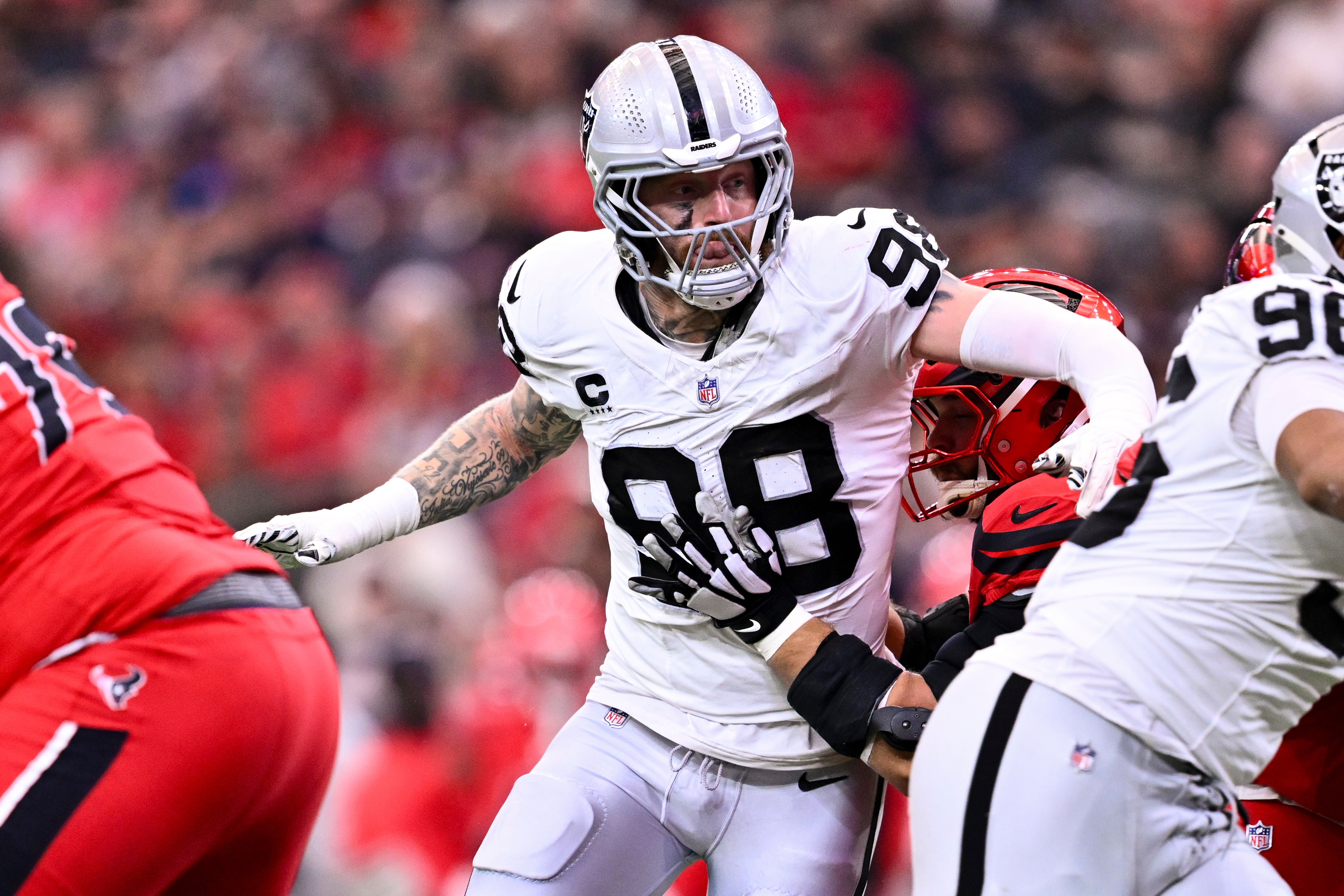 Raiders say Ravens have backed out of deal to send star pass