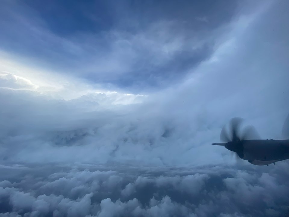 See Inside the Eye of Hurricane Ian in Dramatic Aircraft Video - CNET