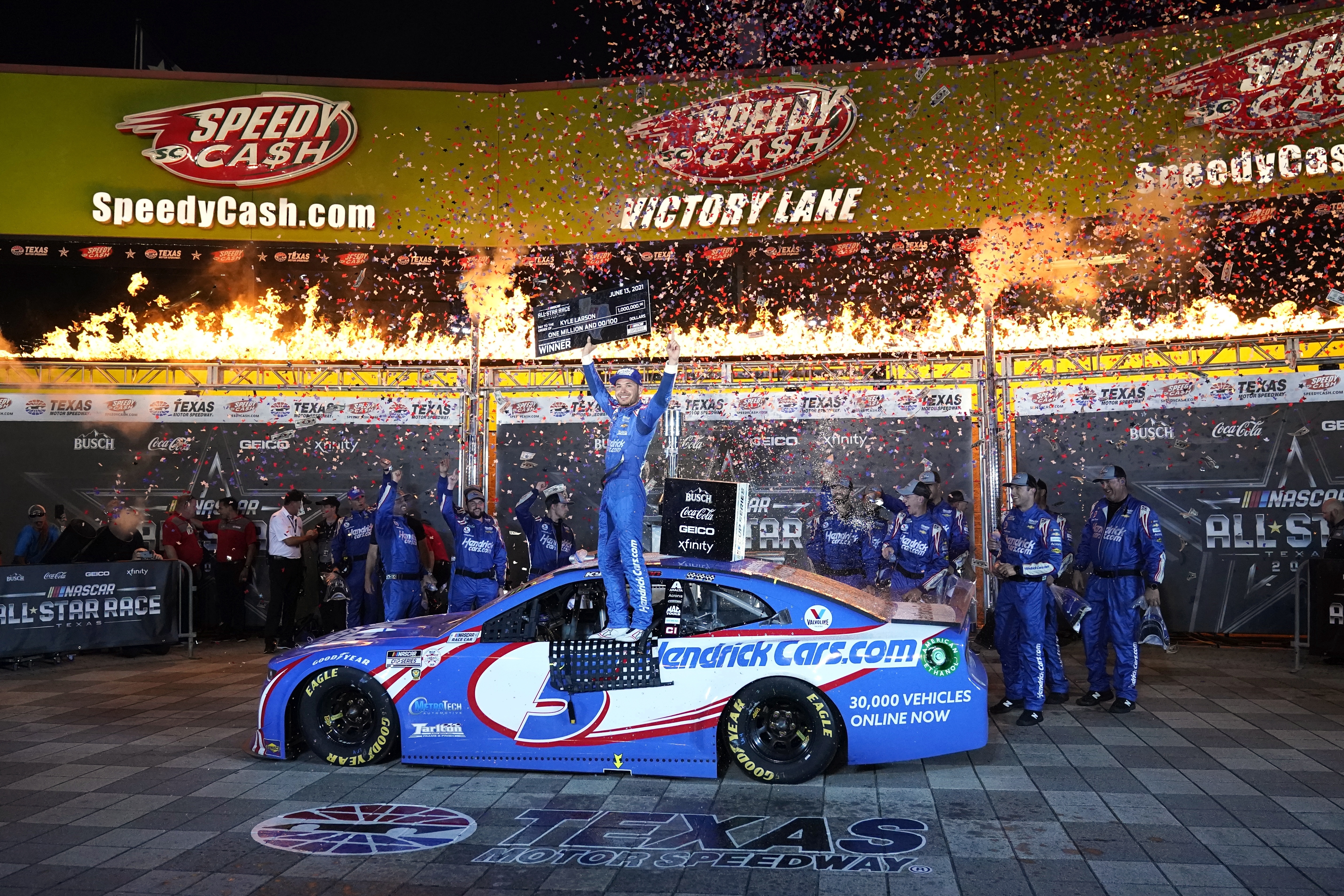 Larson wins 2nd NASCAR All-Star race, this one in Texas