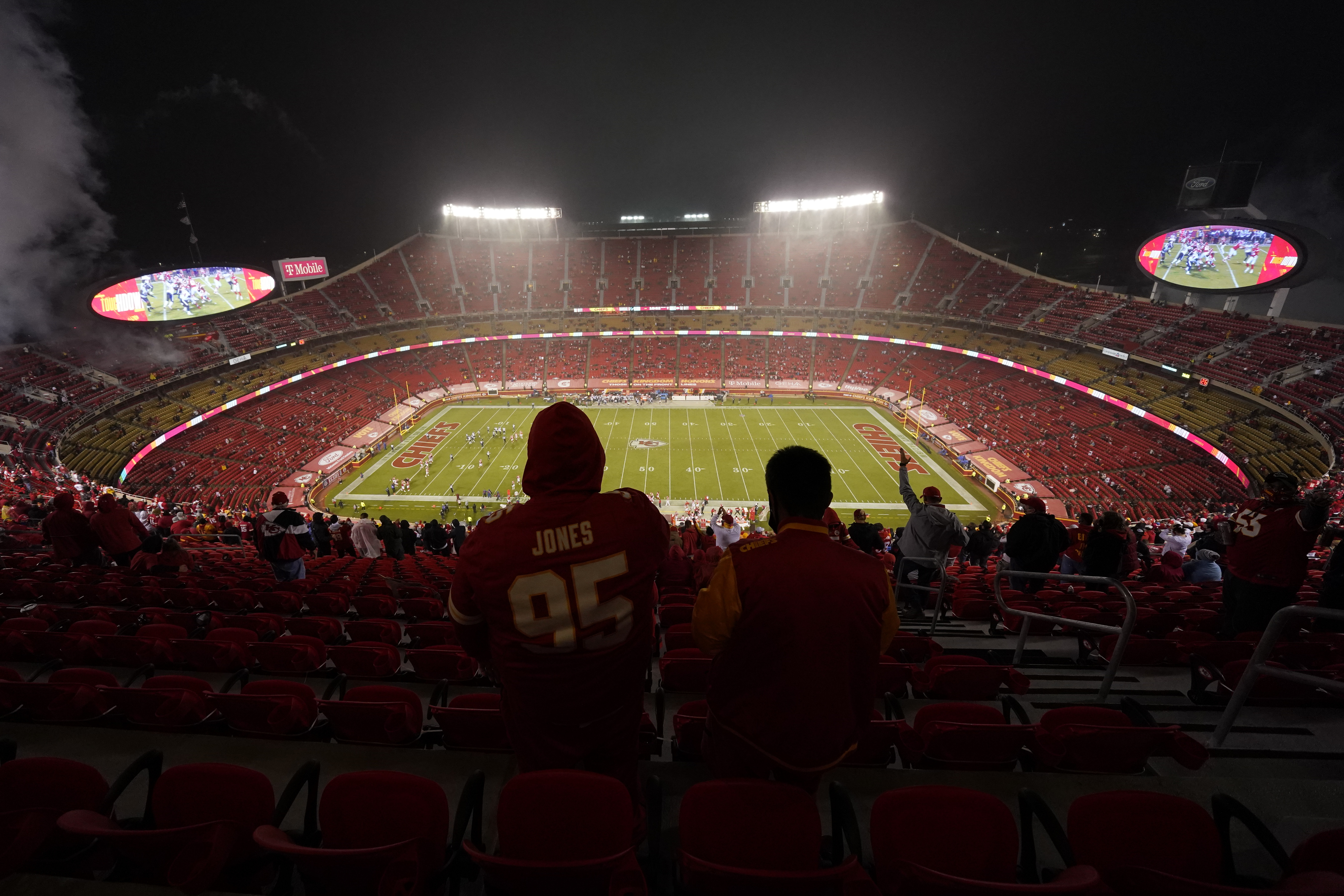 10 in quarantine after fan at Chiefs game tests positive for Covid-19