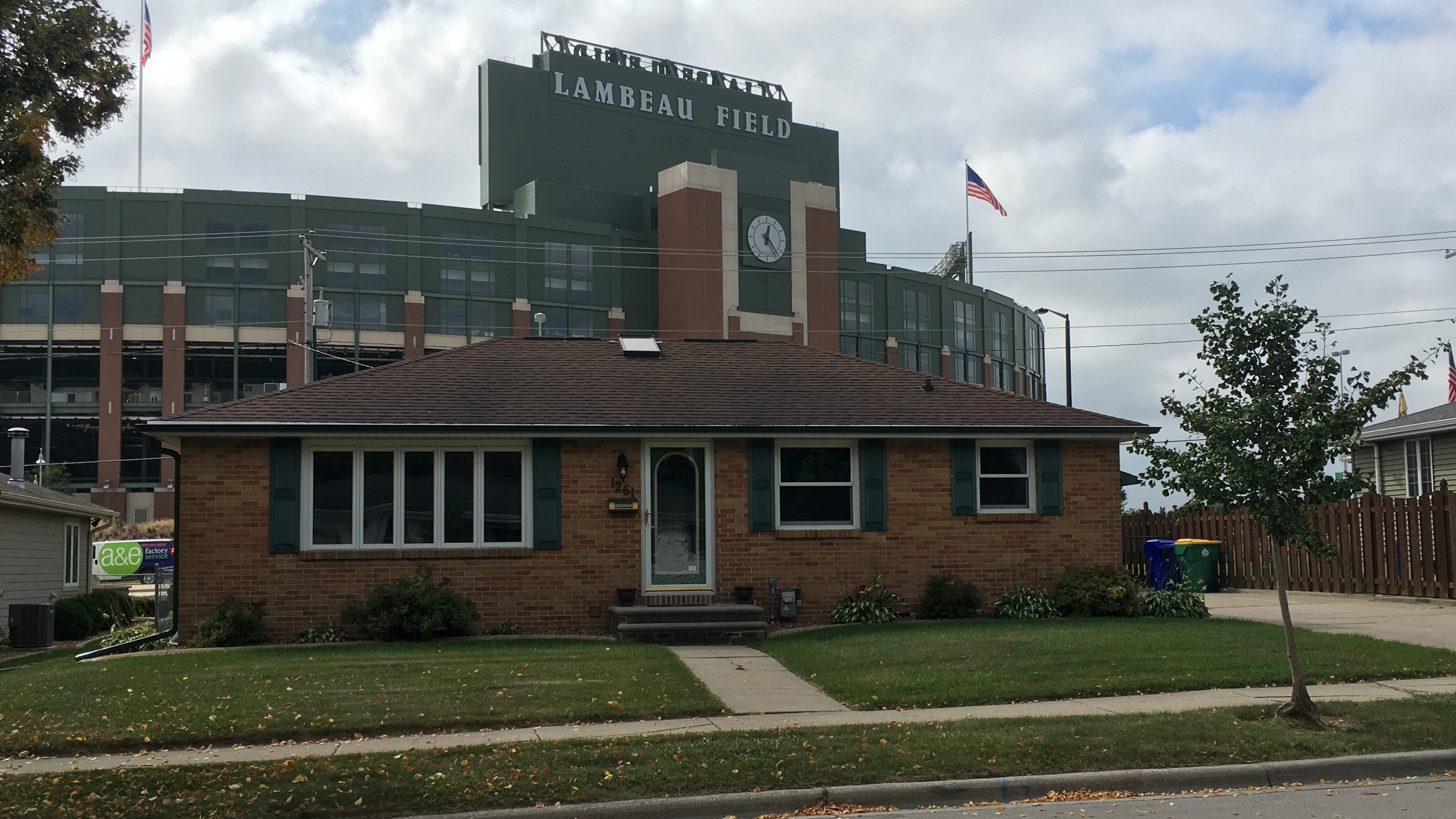 Packers party house on sale for $1 million