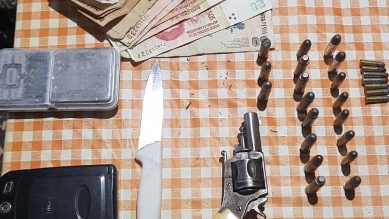 Los elementos encontrados en la casa del sospechoso. Gentileza Ministerio de Seguridad.