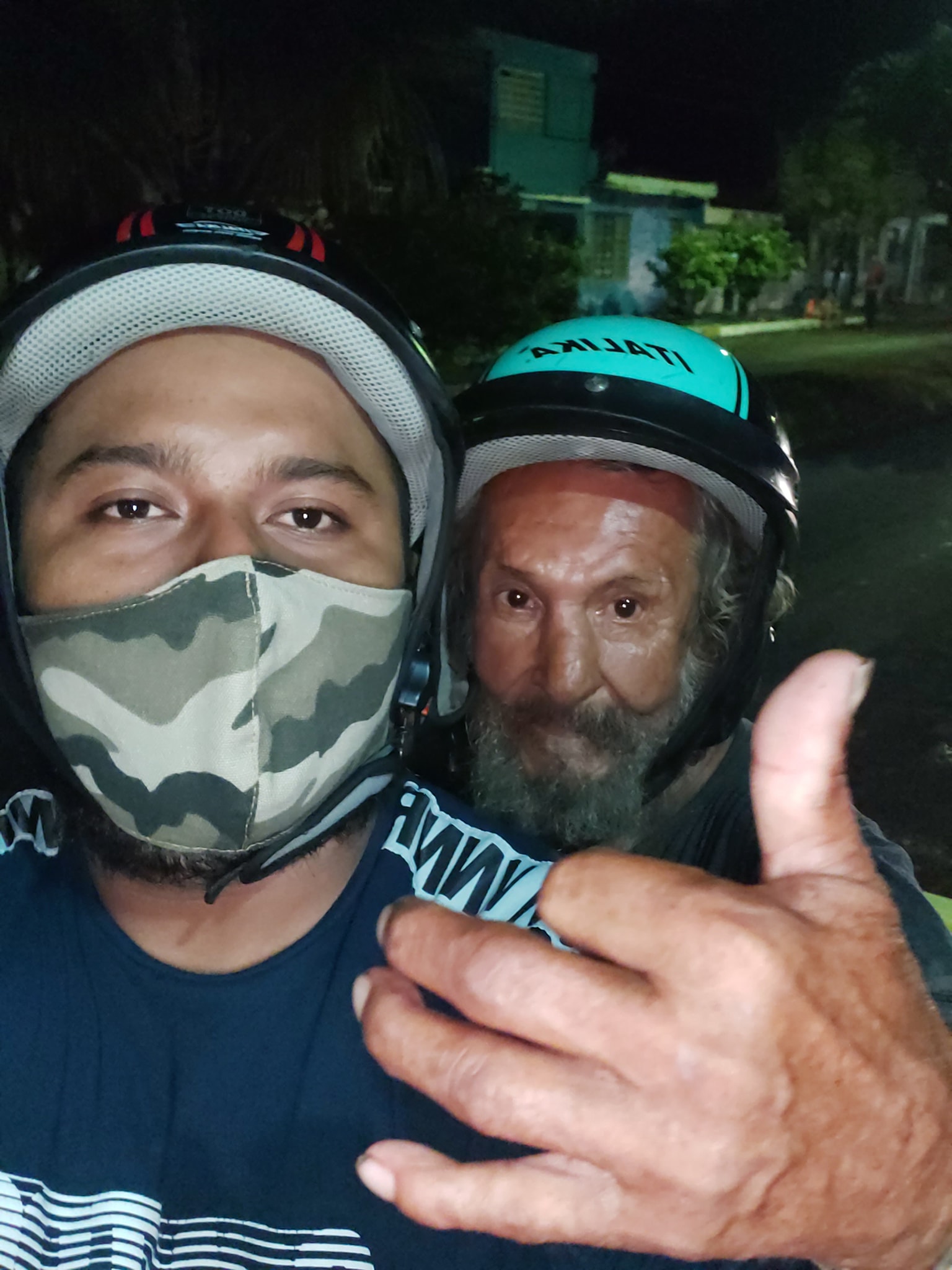 Fabián se llevó a José a su casa y le ofreció comida, ropa y un techo para quedarse. Fotos Facebook.