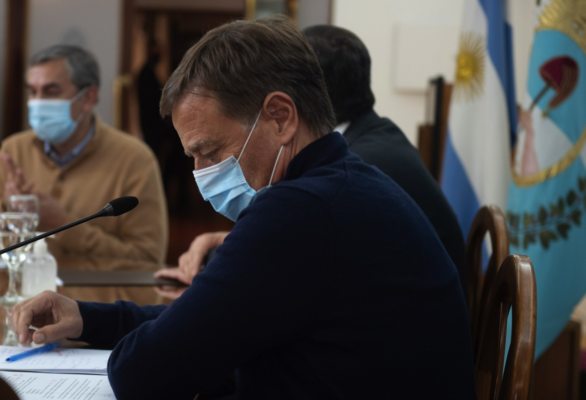 El gobernador Rodolfo Suárez evalúa opciones ante el brote de Covid-19.