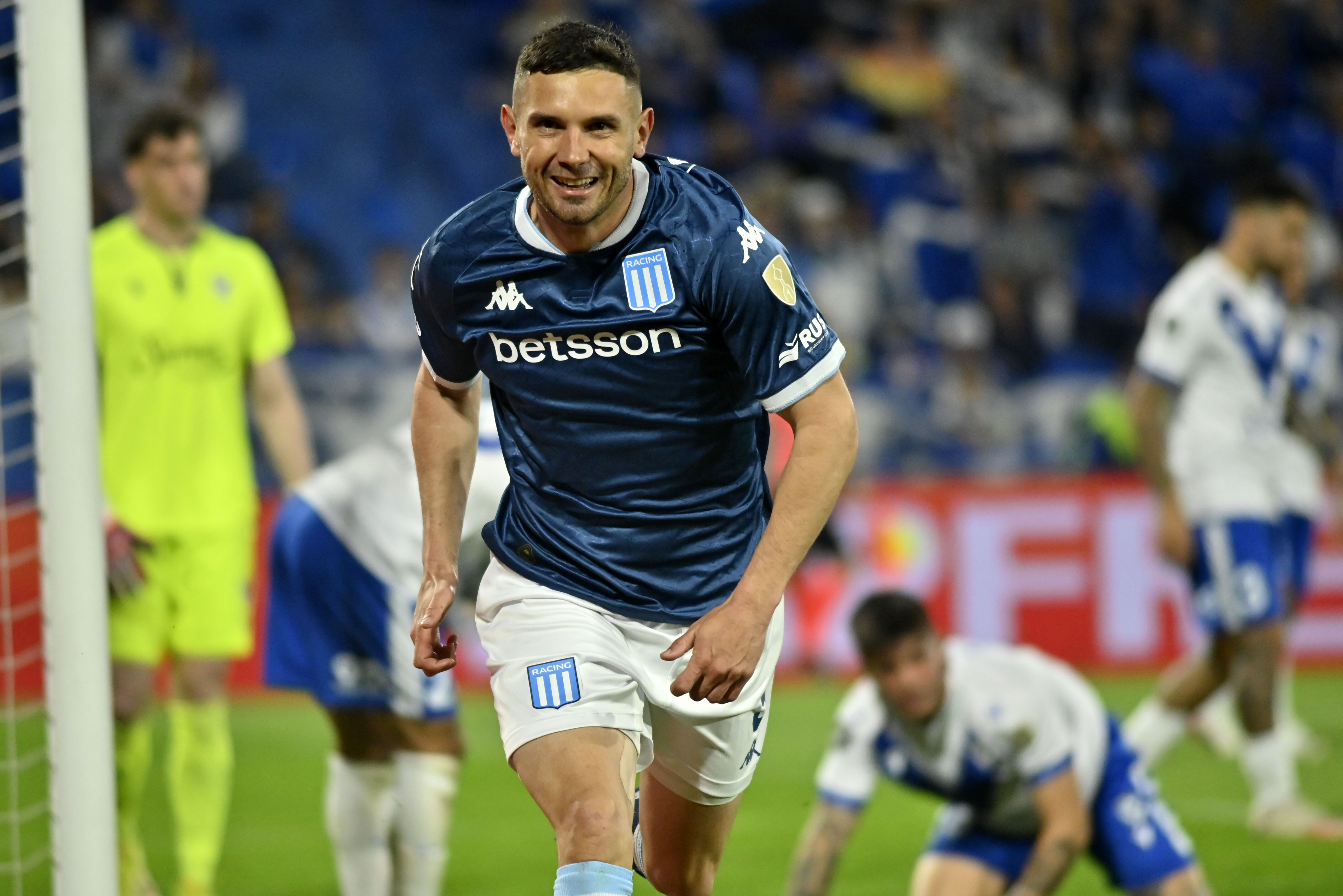 Por “Maravilla” Martínez, Racing venció 1 a 0 a Vélez en cuartos de  Libertadores