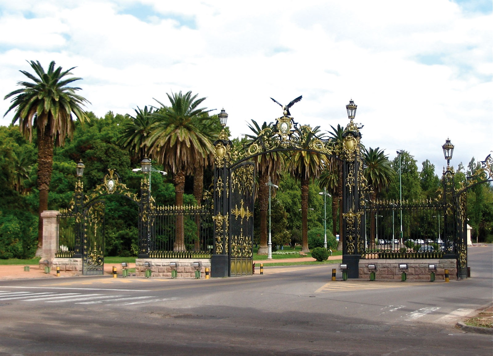 La Provincia licitó el mantenimiento del Parque, Cerro de la Gloria y Centro Cívico | Vía Mendoza