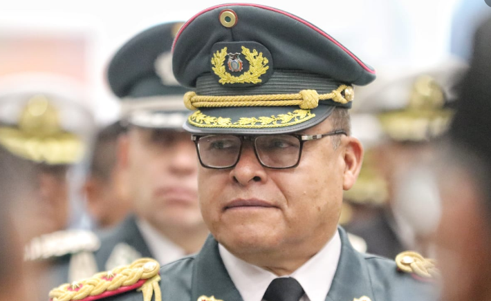 El comandante del Ejército Zúñiga dijo que habrá un nuevo Gabinete y que  Arce es presidente 