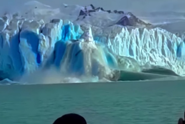 Video Un Enorme Bloque De Hielo Se Desprendio Del Glaciar Perito Moreno Ciudadanos La Voz Del Interior