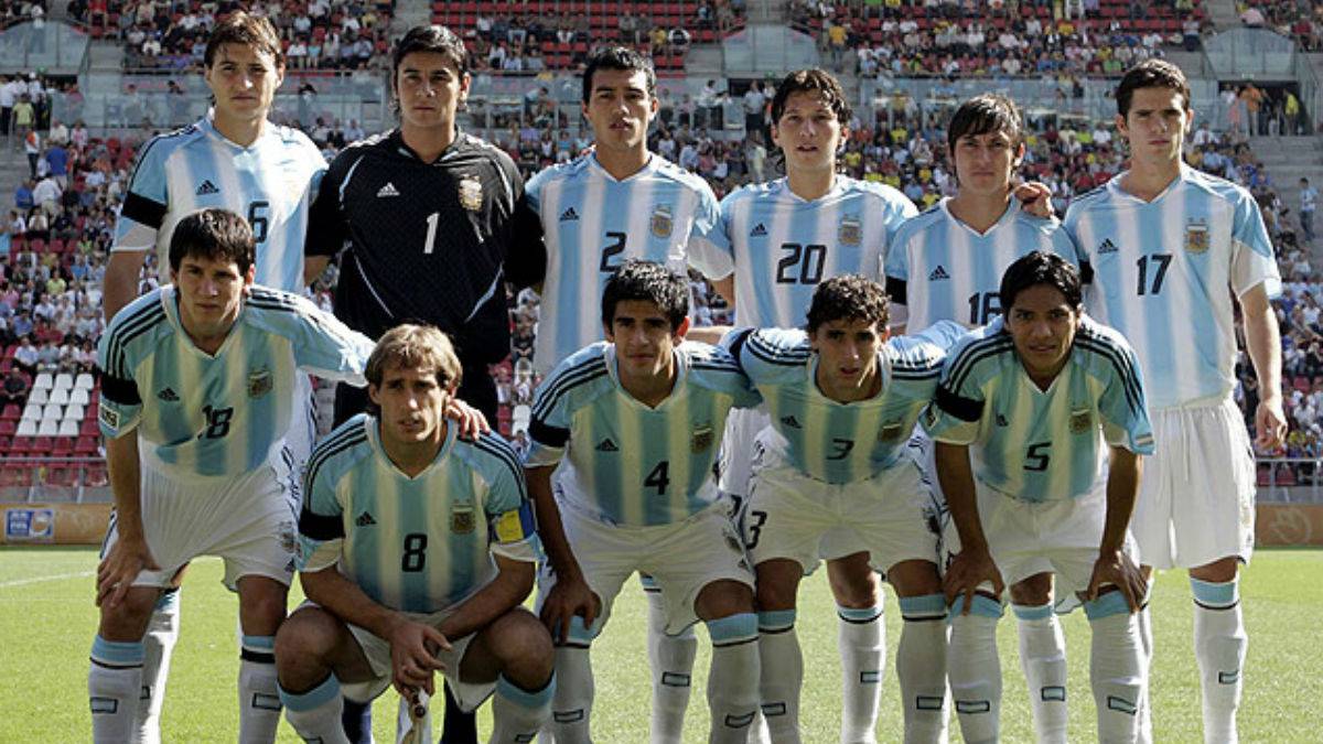 Parados: Paletta, Ustari, Cabral, Oberman, Cardozo y Gago. Agachados: Messi, Zabaleta, Barroso, Formica y Torres.