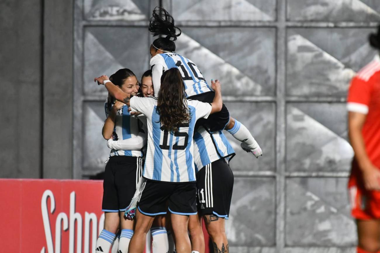 En la previa del Mundial, la selección argentina se despidió con una  goleada 4-0 ante Perú