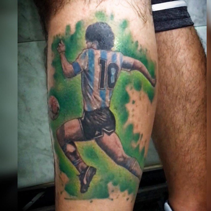 Furor Por Los Tatuajes Con Imagenes Alusivas A Maradona Via Pais