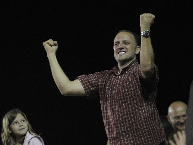 03 de noviembre del 2012. Juego de futbol entre Heredia y Puntarenas. Estadio Eladio Rosabal Cordero. En la foto: David Patey, nuevo dueo de Heredia celebra la primera conquista de su equipo.