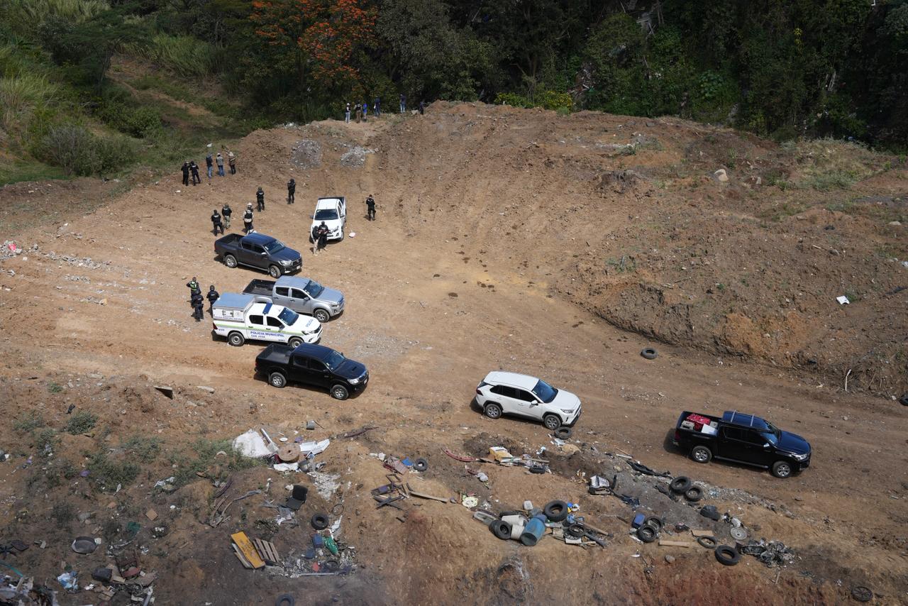 El OIJ llevó a cabo un allanamiento por presunta invasión a zona protegida de la quebrada Torres, en Pavas.